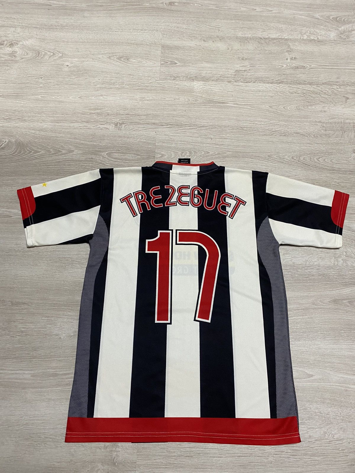 Vintage Vintage Jersry Juventus David Trezeguet #17 size M officiall Size US S / EU 44-46 / 1 - 1 Thumbnail