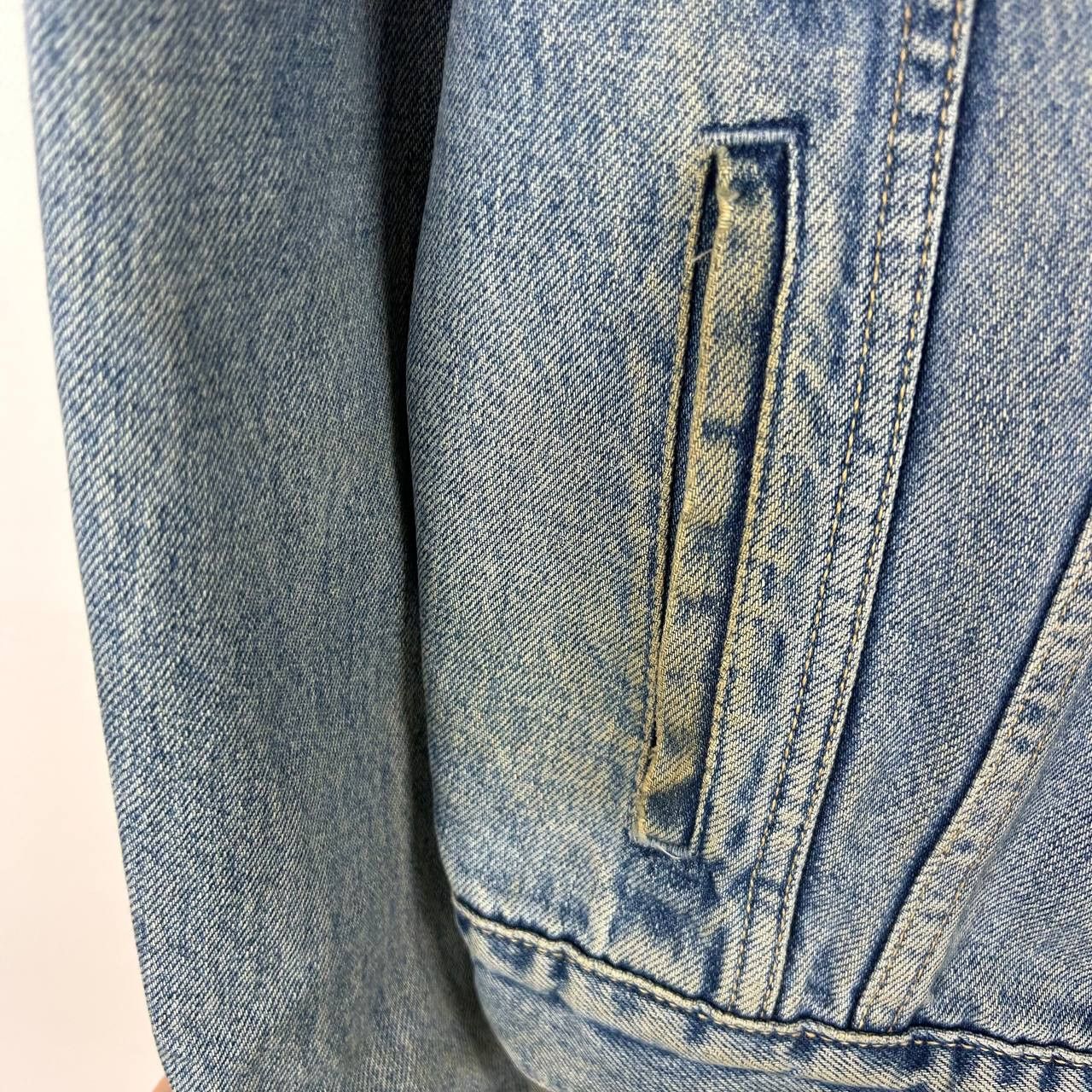 Levi's Vintage Destroyed Faded Boxy Denim Levi’s Jean Jacket Size US M / EU 48-50 / 2 - 2 Thumbnail