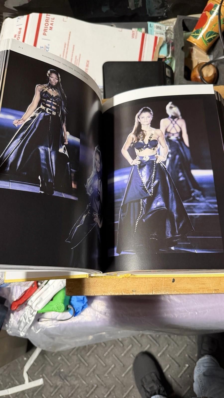 Other Versace Catwalk Hardcover Fashion Book Yale University Press Size ONE SIZE - 10 Thumbnail