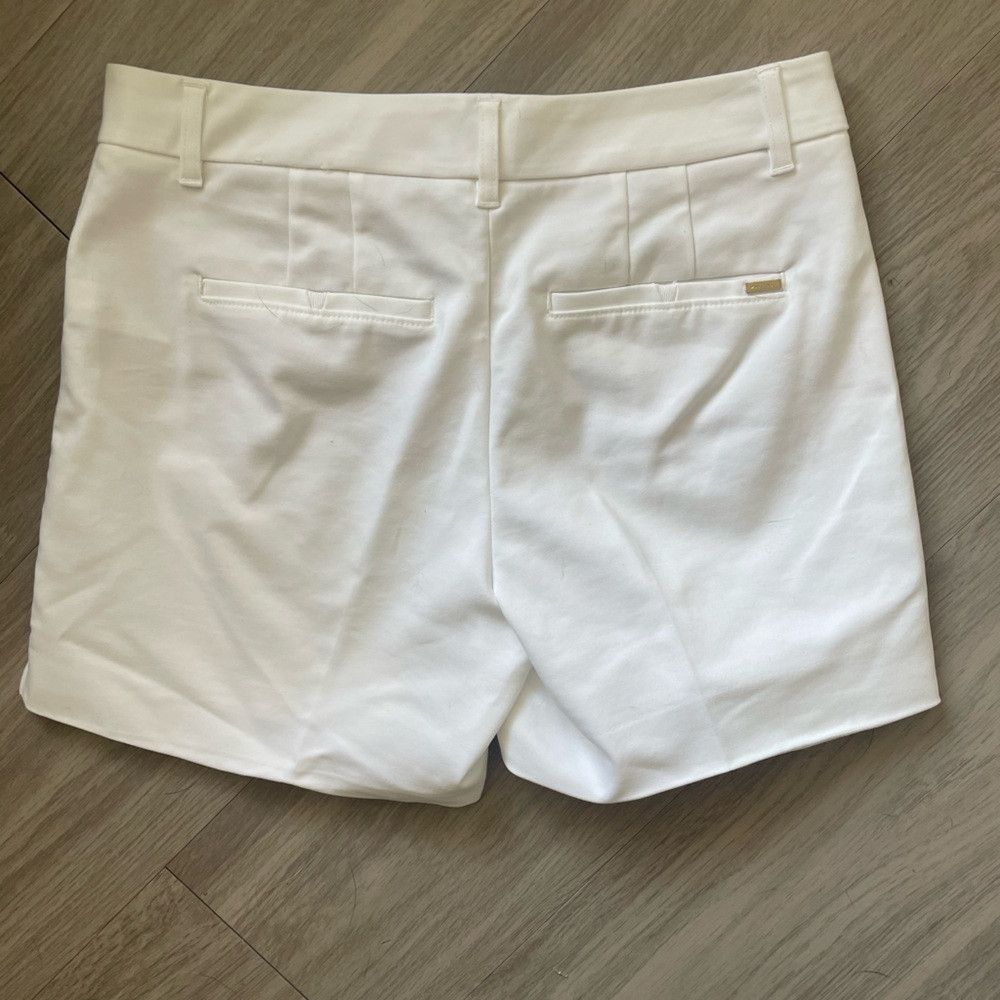 White House Black Market White House black market 5” short in white Size 26" / US 2 / IT 38 - 4 Thumbnail