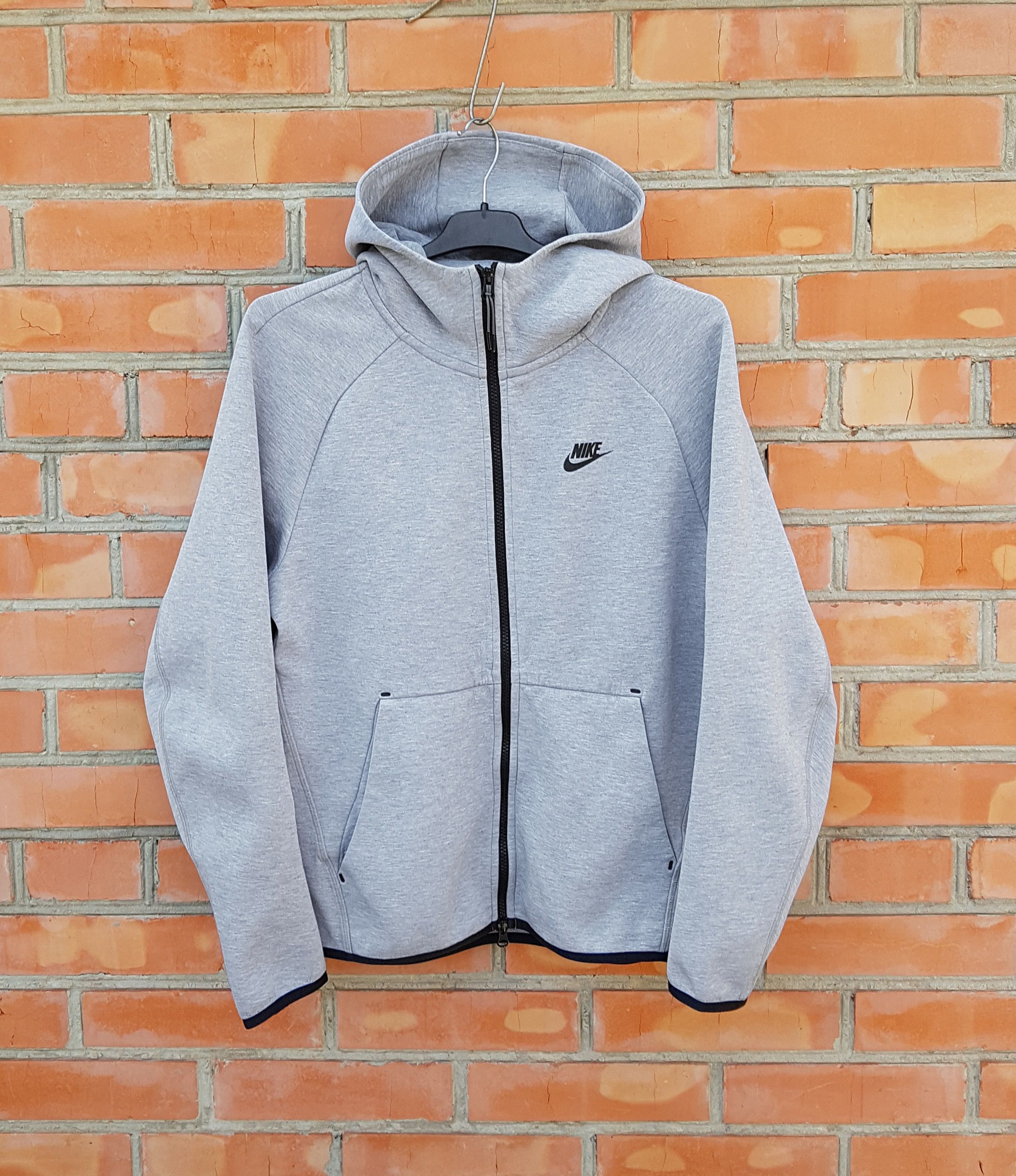 Nike Nike Tech Fleece Hoodie Full Zip sz M Size US M / EU 48-50 / 2 - 1 Thumbnail