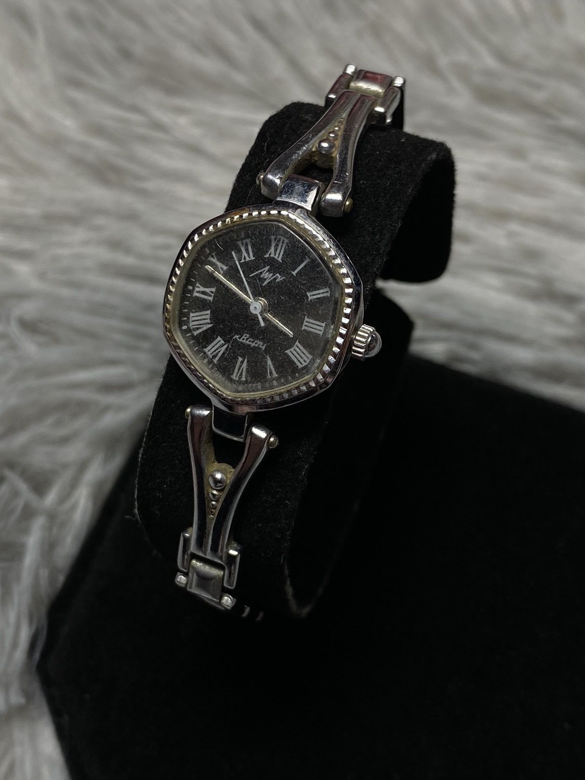 Japanese Brand Vintage Luch Roman Numeral Wristwatch | Japanese Brand Size ONE SIZE - 2 Thumbnail