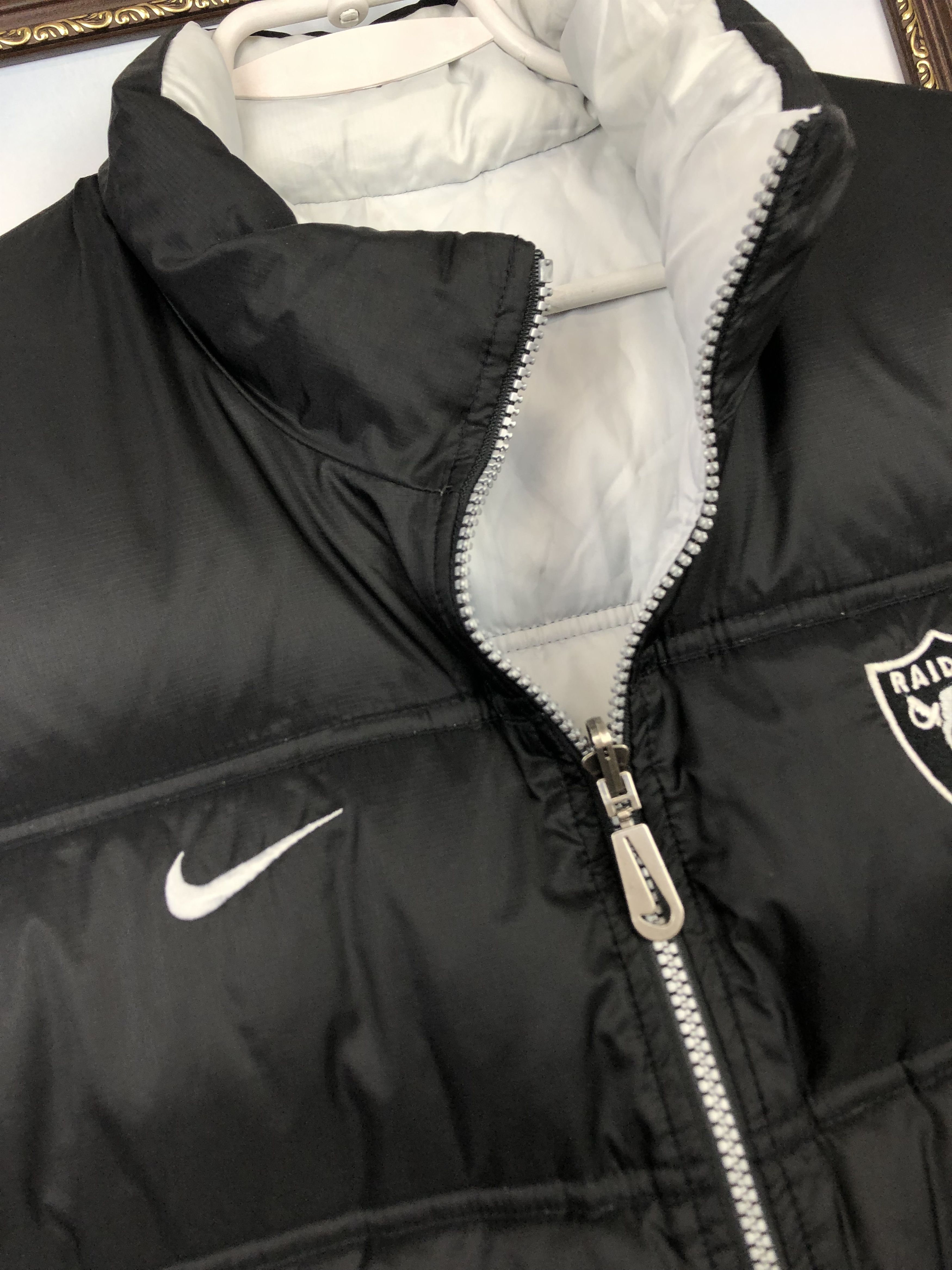 Nike Vintage Pro Line Nike Oakland Raiders Puffer Vest Two Sided Size US L / EU 52-54 / 3 - 3 Thumbnail