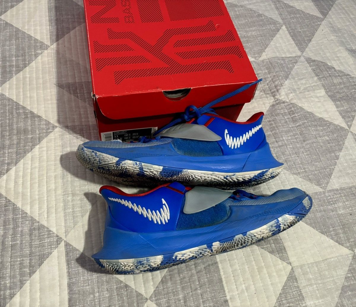 Nike Kyrie 3 Low Pacific Blue Size US 11 / EU 44 - 5 Thumbnail