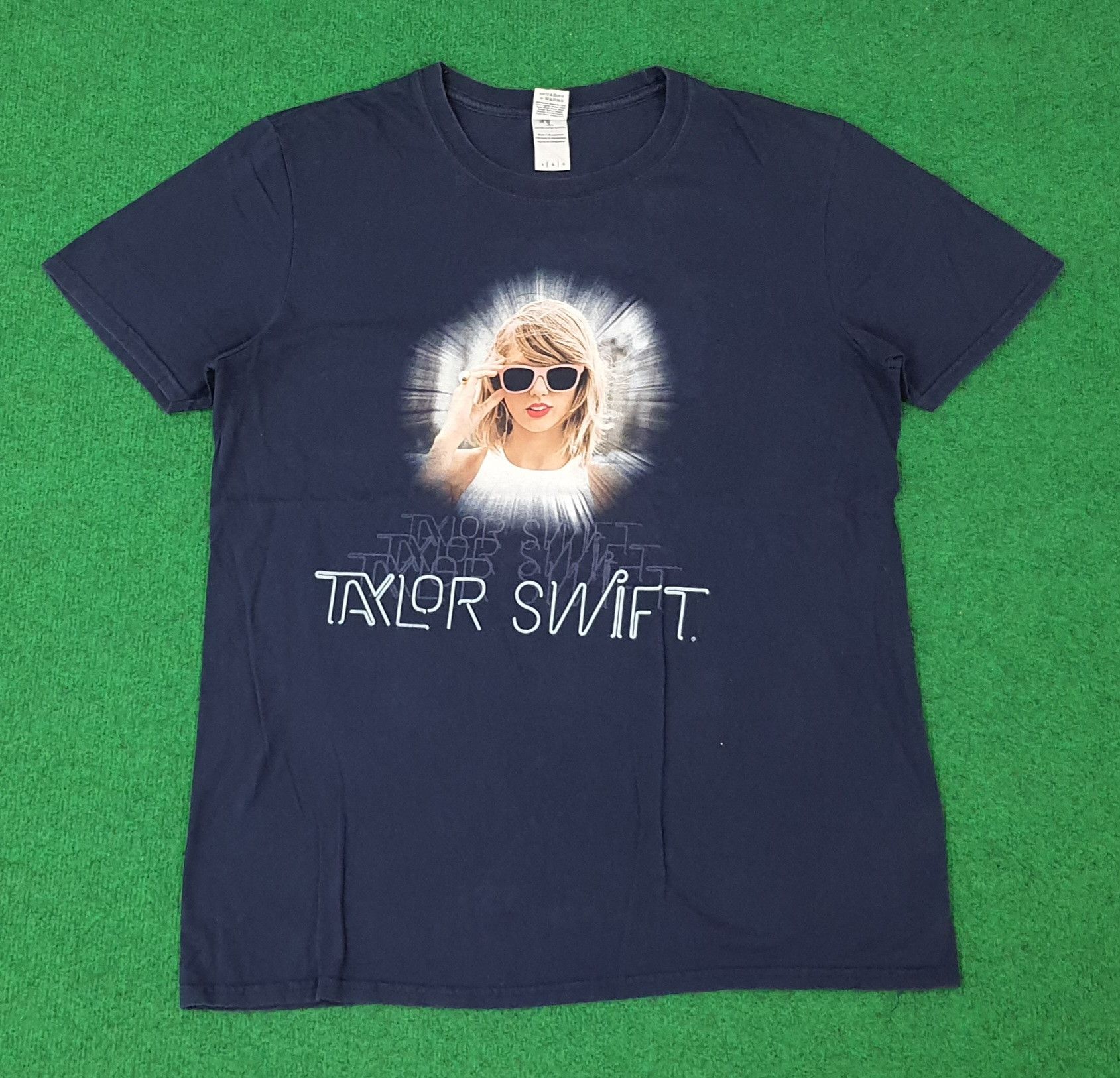 Band Tees Vintage Taylor Swift The 1989 World Tour Tees C223N84 Size US L / EU 52-54 / 3 - 1 Thumbnail