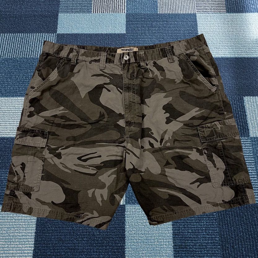 Wrangler Wrangler Shorts Mens 46 Gray Men Black Cargo Camo Relaxed Fit Ripstop Outdoors Size US 30 / EU 46 - 1 Thumbnail
