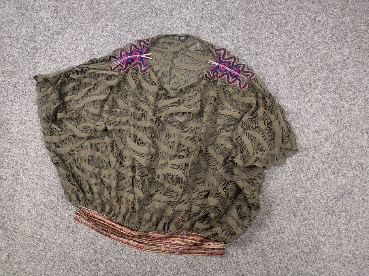 Custo Barcelona Custo Barcelona Top tunic Sheer Laser Cut Dolman Sleeve Size M / US 6-8 / IT 42-44 - 3 Thumbnail