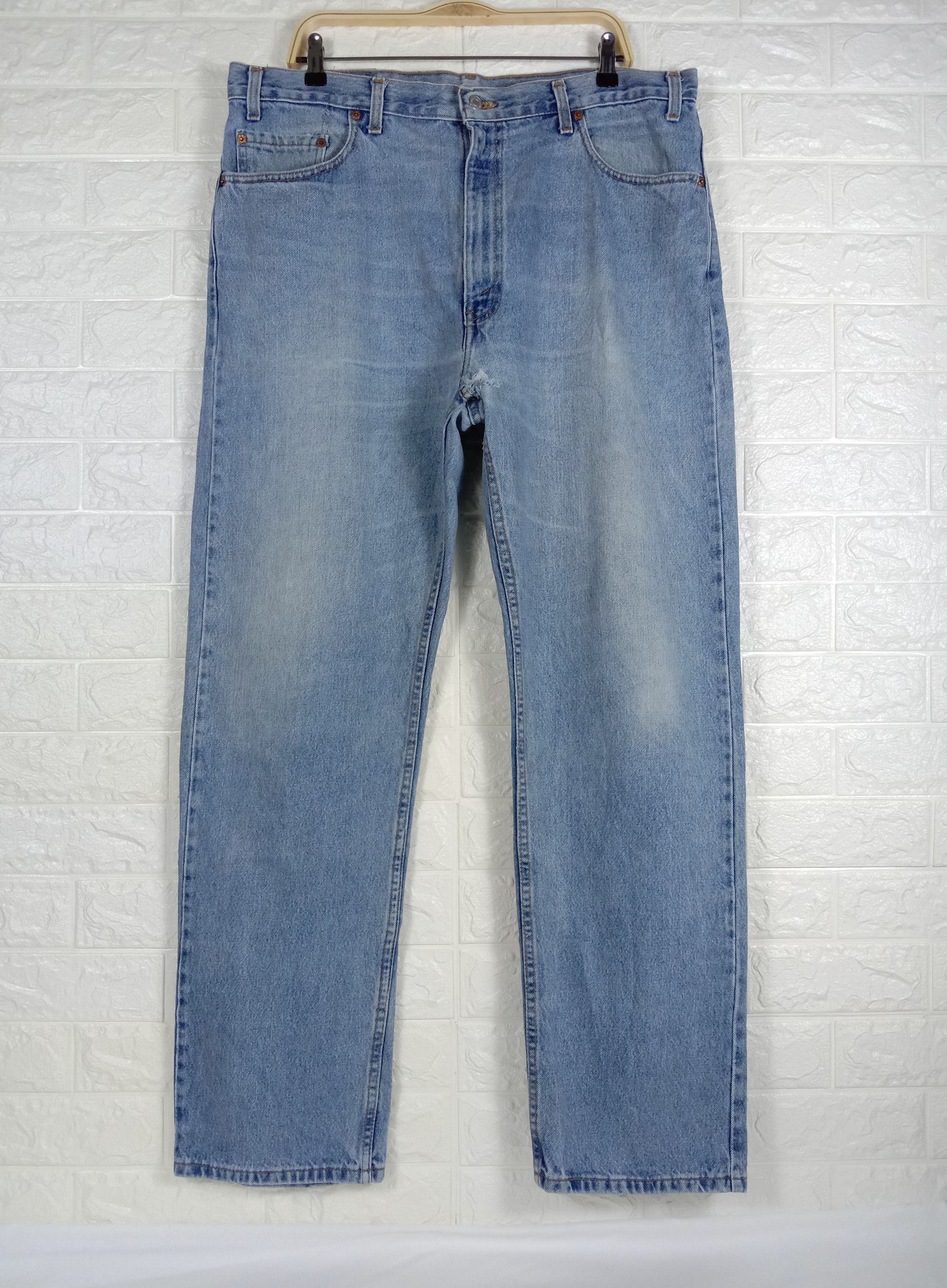 image of Distressed Denim x Levis Vintage Levi's 505 Jeans Light Wash Straight Fit Denim in Blue (Size 40)