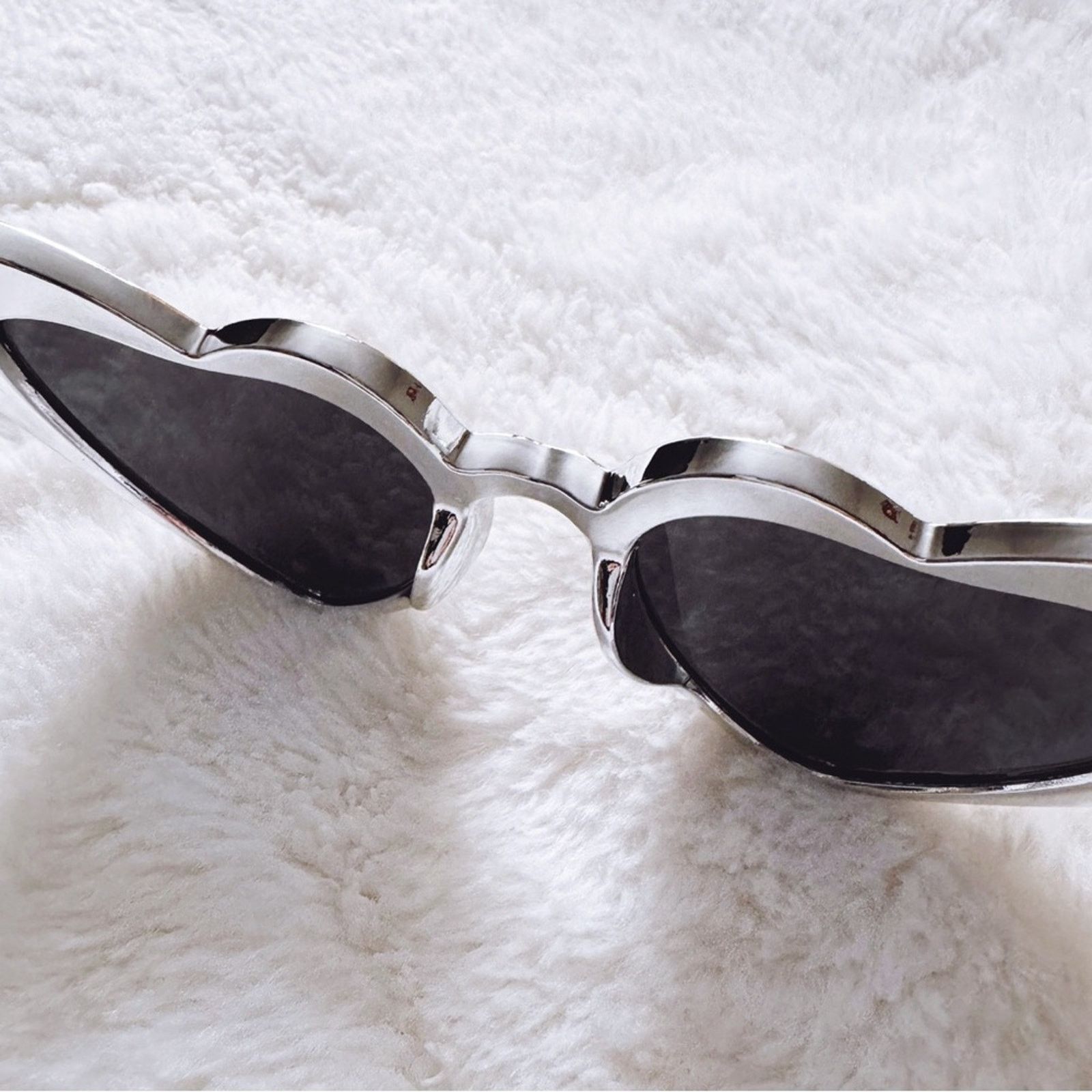 Other Addison Silver Heart-Shaped Sunglasses Size ONE SIZE - 8 Thumbnail