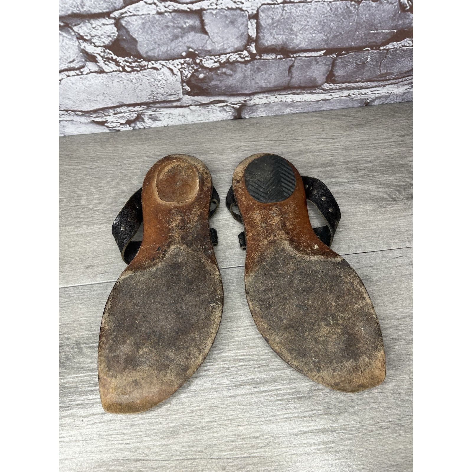 CYDWOQ Cydwoq Studs Studded Toe Thong Sandals Women Sz 37EU/6M Brow Size US 6.5 / IT 36.5 - 15 Thumbnail
