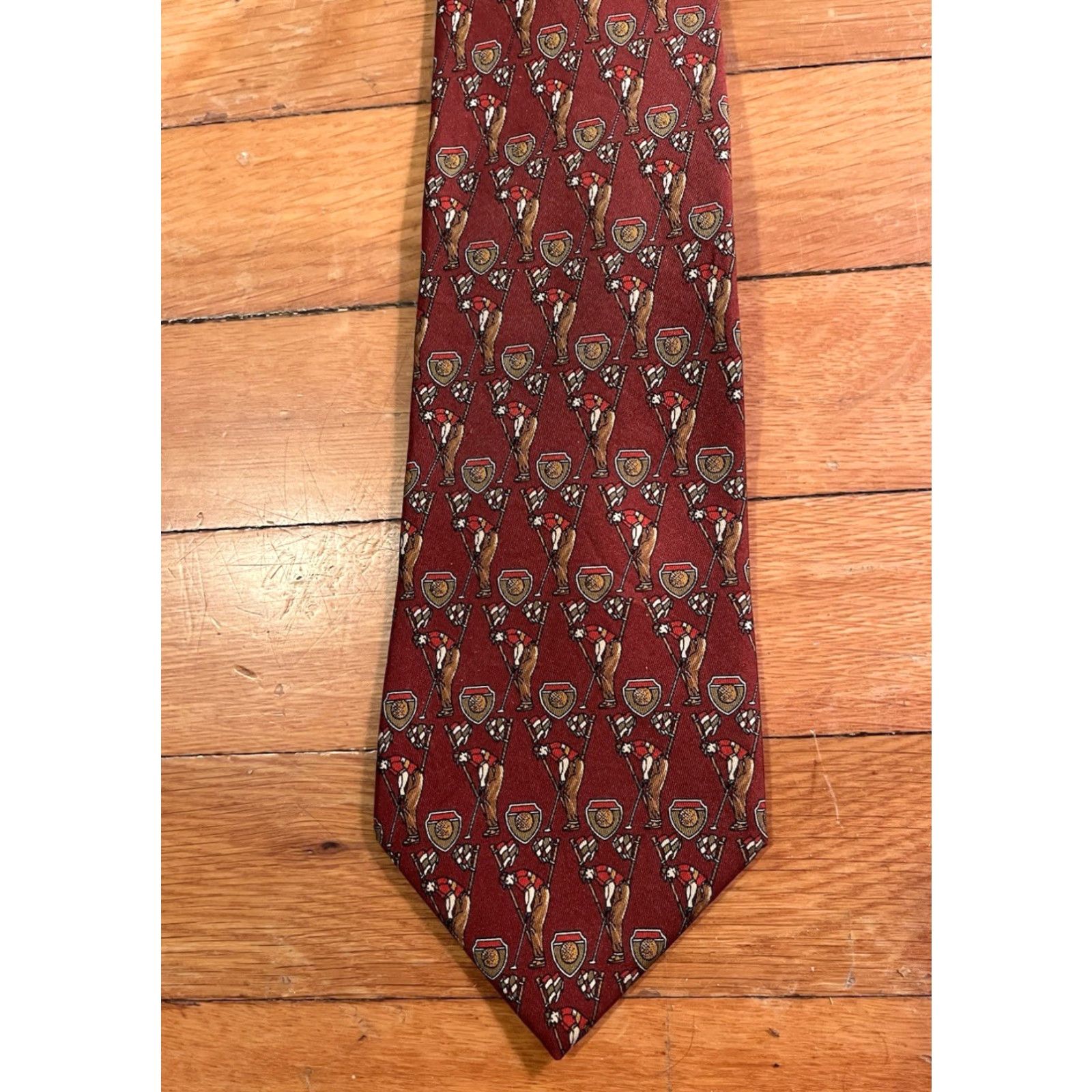Salvatore Ferragamo VINTAGE Salvatore Ferragamo Golf Tie 100% Silk Red Geometric Logo Mens Tie 58" Long Classic 3-1/2" Wide Size ONE SIZE - 2 Thumbnail
