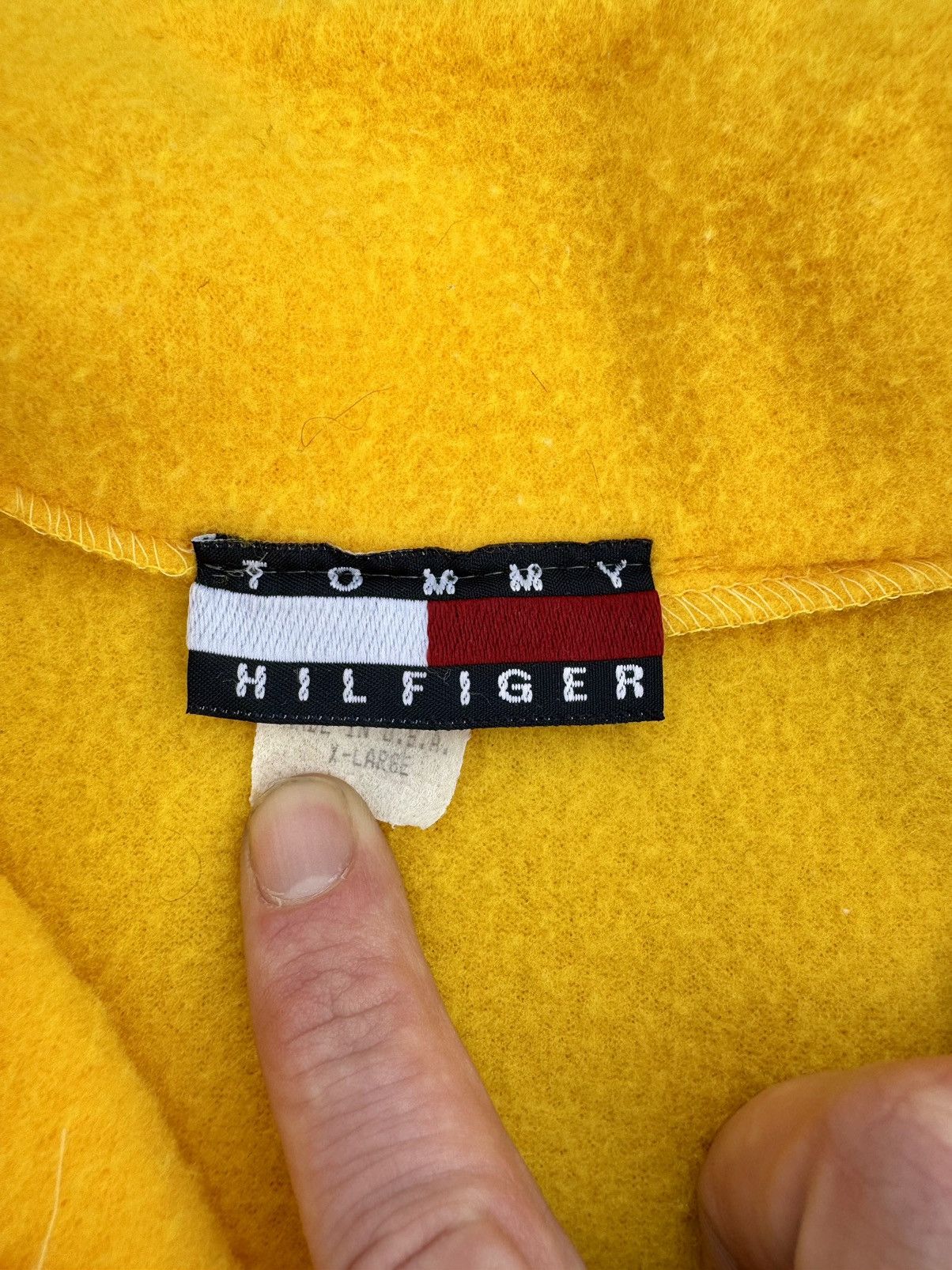 Tommy Hilfiger × Tommy Jeans × Vintage Tommy Hilfiger 90’s Vintage Hip Hop Rap Fleece Sweater Size US XL / EU 56 / 4 - 10 Thumbnail