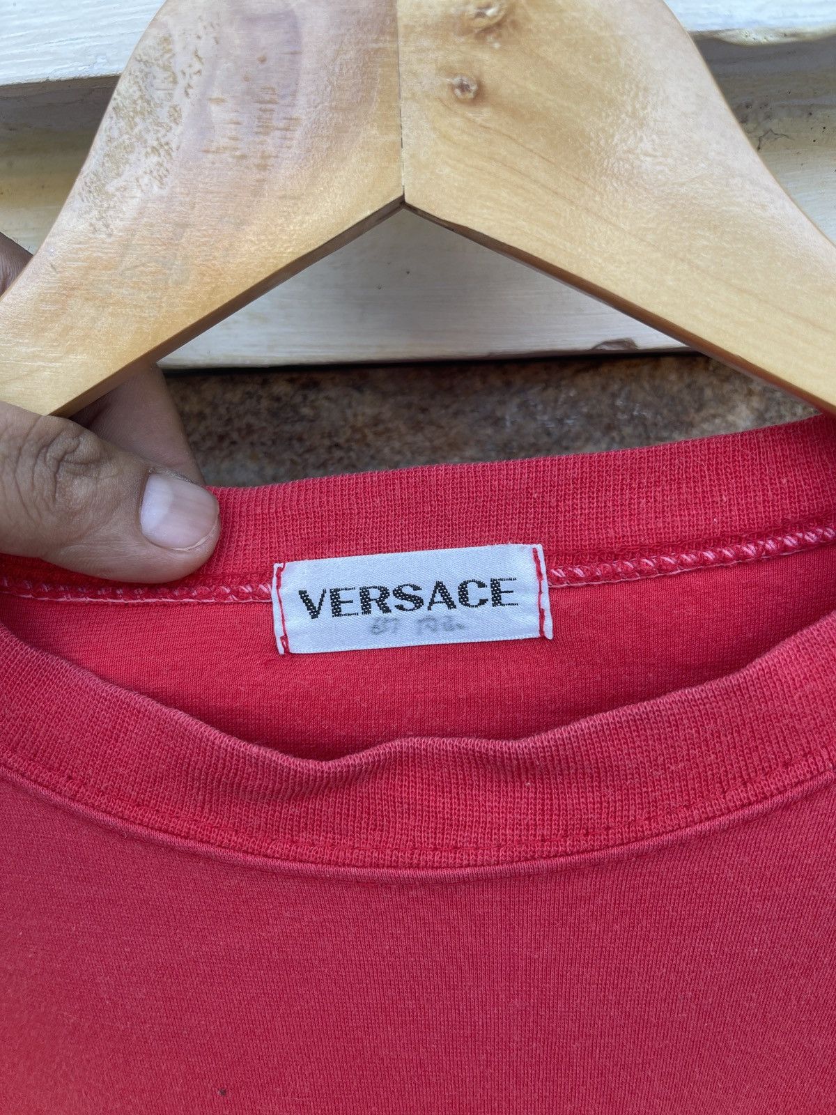 Versace Last Drop🔥Rare🔥Vintage VERSACE Red Designer T-Shirt Size US L / EU 52-54 / 3 - 4 Thumbnail