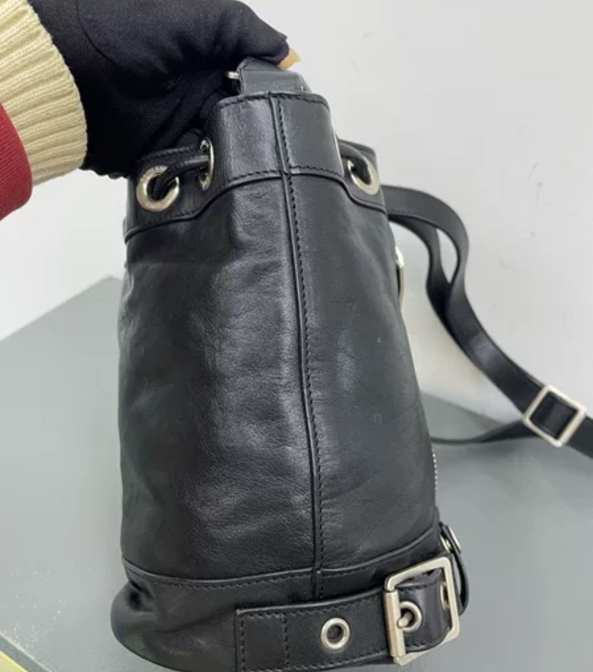 Saint Laurent Paris × Yves Saint Laurent SAINT LAURENT Black Leather Zipper Motorcycle Bucket Bag Size ONE SIZE - 4 Thumbnail