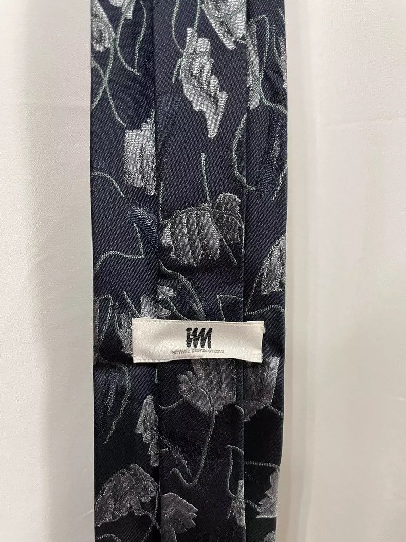 Issey Miyake Issey Miyake Medieval Silk Tie with Interesting Abstract Pa Size ONE SIZE - 4 Thumbnail