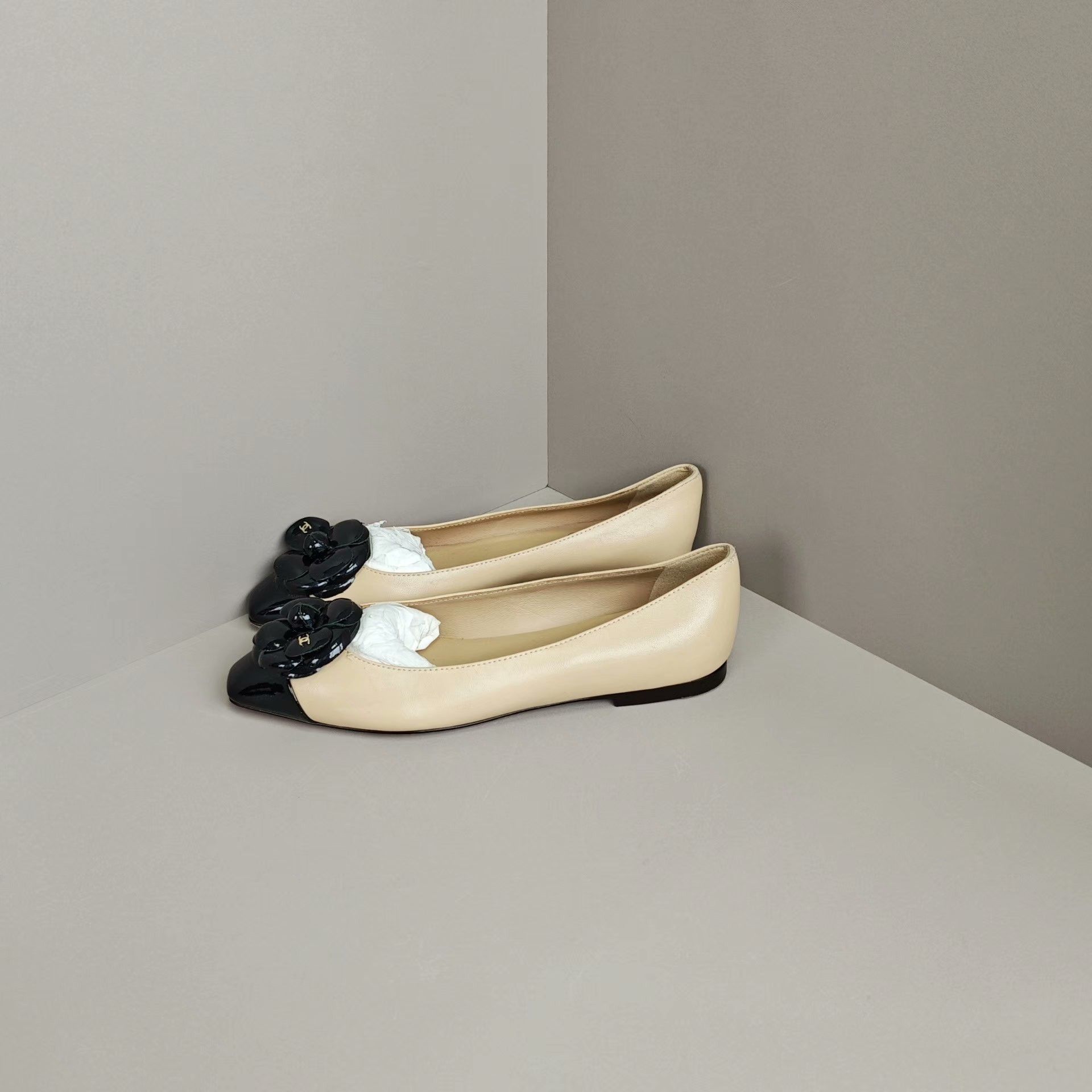 Chanel Chanel Lowtop Sneakers us_5 Women Size US 5 / IT 35 - 1 Thumbnail