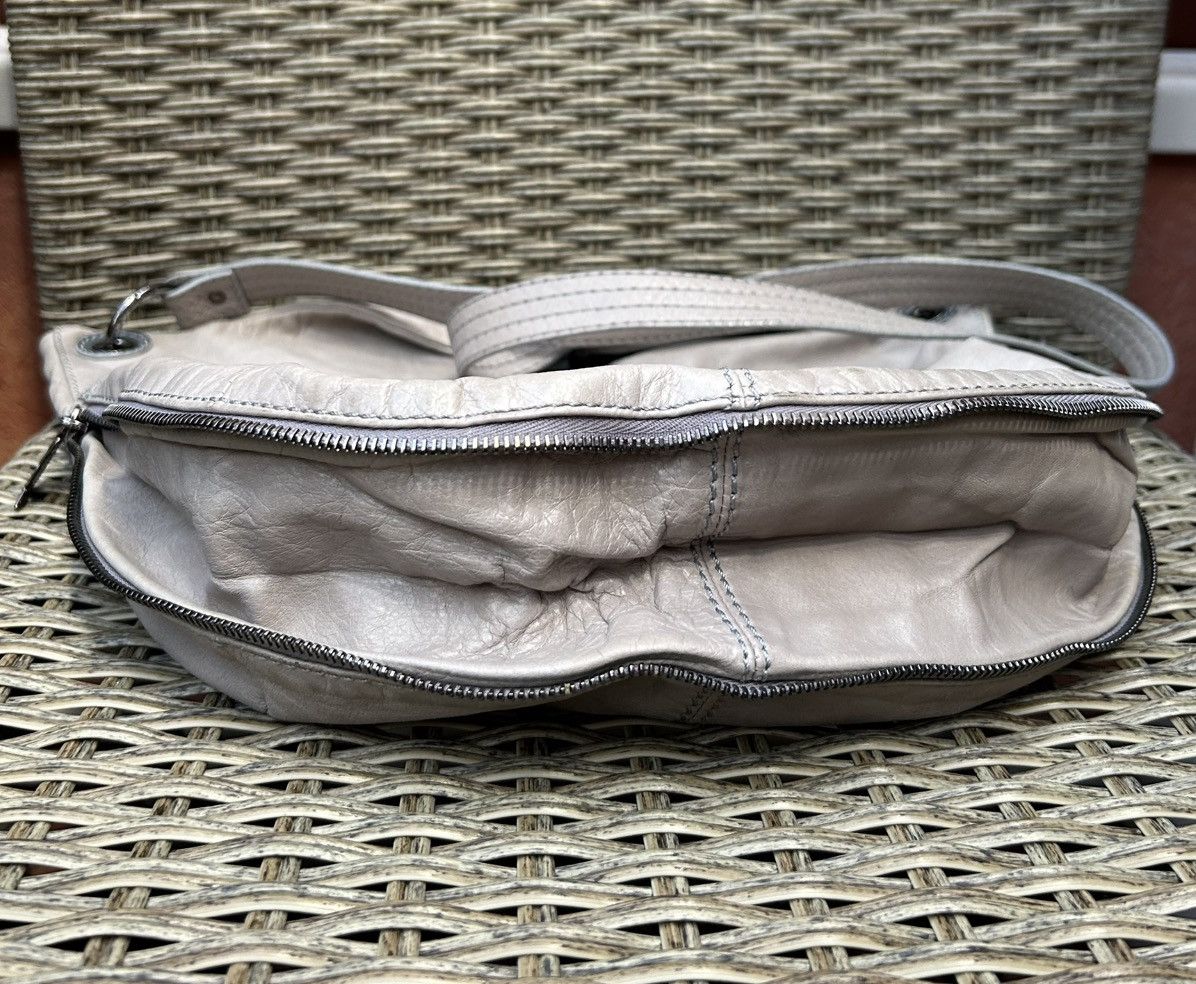John Galliano × Vintage Vintage Galliano Leather Gray Crossbody Bag Gazette Lining Size ONE SIZE - 4 Thumbnail