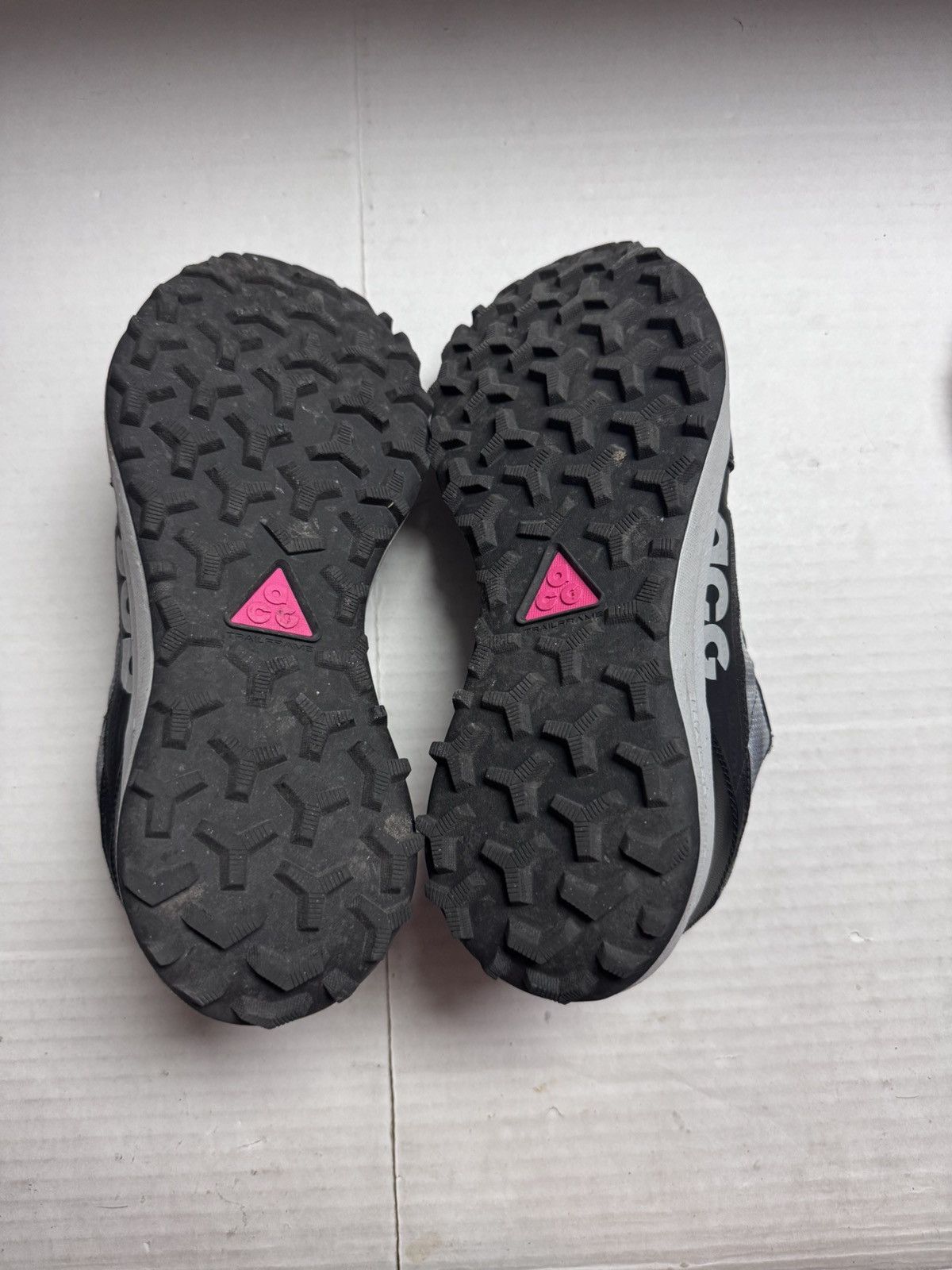 Nike ACG Nike ACG Lowcate SE Black/Hyper Pink/Wolf Gray Sneakers Size US 8.5 / EU 41-42 - 10 Thumbnail