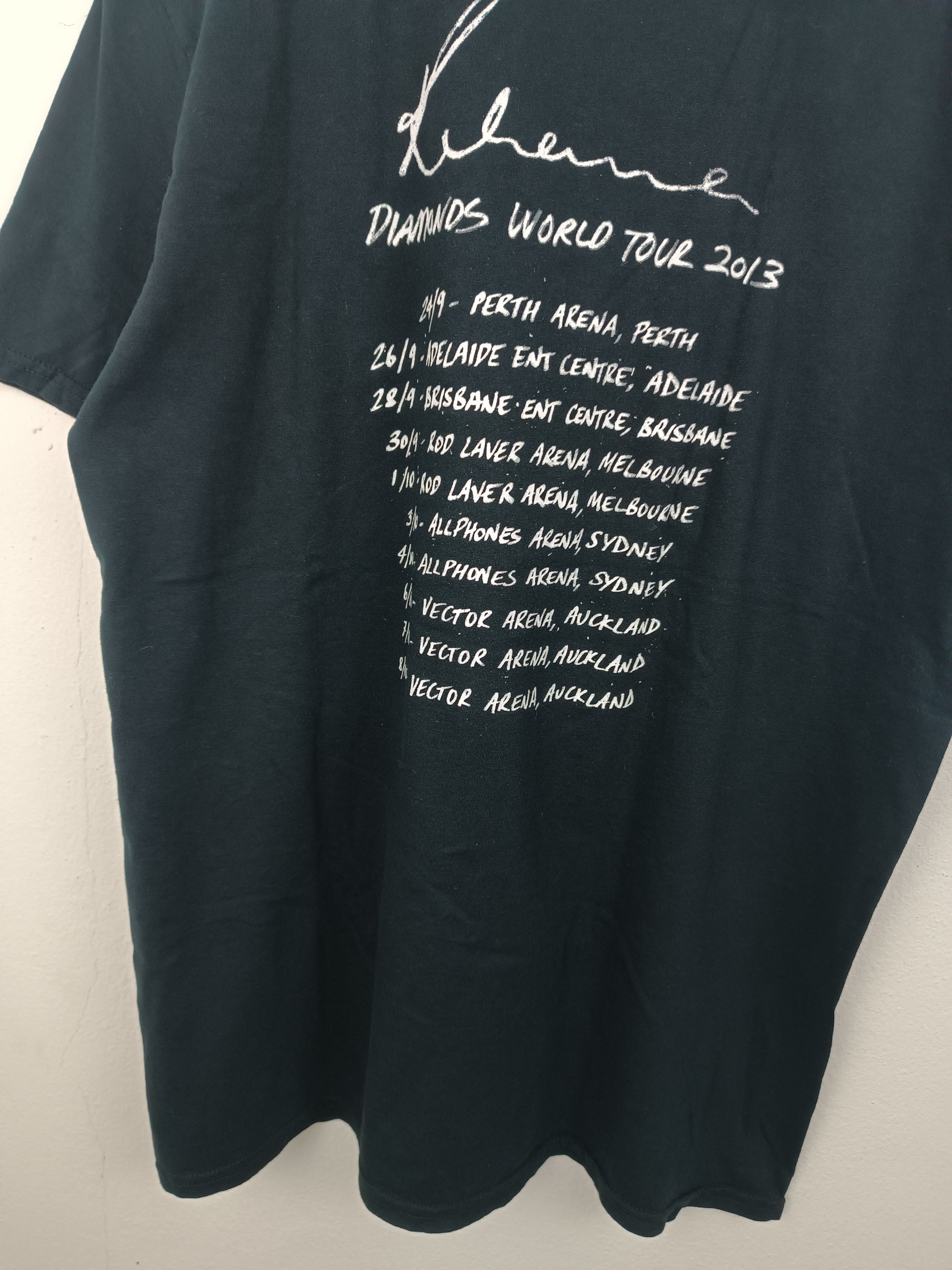 Rap Tees VINTAGE 2013 RIHANNA DIAMONDS WORLD TOUR TEE asap rocky Size US M / EU 48-50 / 2 - 14 Thumbnail