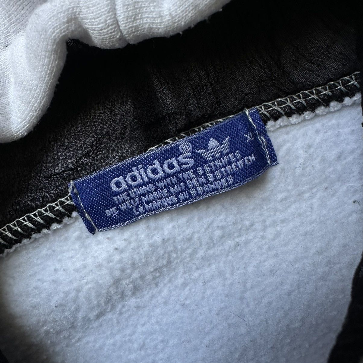Adidas VTG Adidas Hoodie Big Logo Size L Used Grunge Avant-garde Size US L / EU 52-54 / 3 - 11 Thumbnail