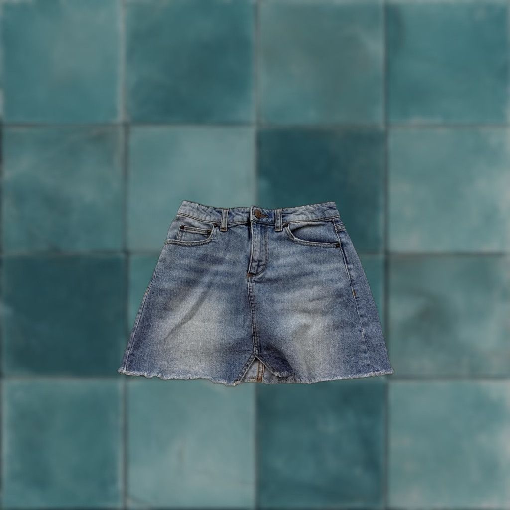 Urban Outfitters BDG Urban Outfitters Denim Skirt Womens XS Light Wash Frayed Raw Hem Mini A-Line Size 26" / US 2 / IT 38 - 1 Thumbnail
