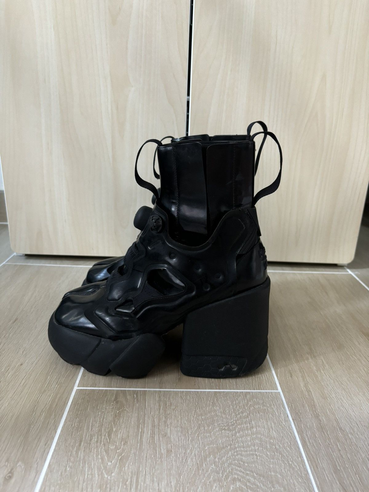 Maison Margiela × Reebok [RARE] Maison Margiela x Reebok Instapump Fury Tabi (Black) Size US 6 / IT 36 - 19 Thumbnail