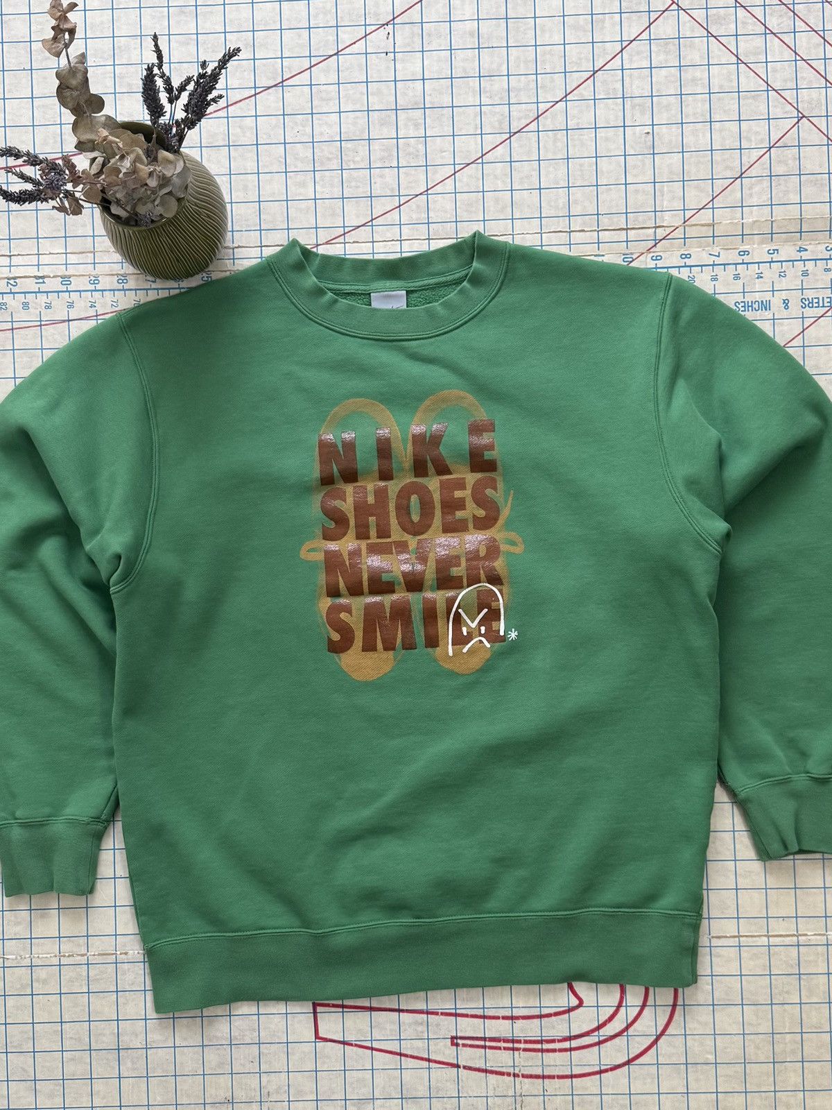 Nike × Vintage Vintage Y2K Nike Shoes Never Smile Crewneck Sweater Green Size US L / EU 52-54 / 3 - 2 Thumbnail