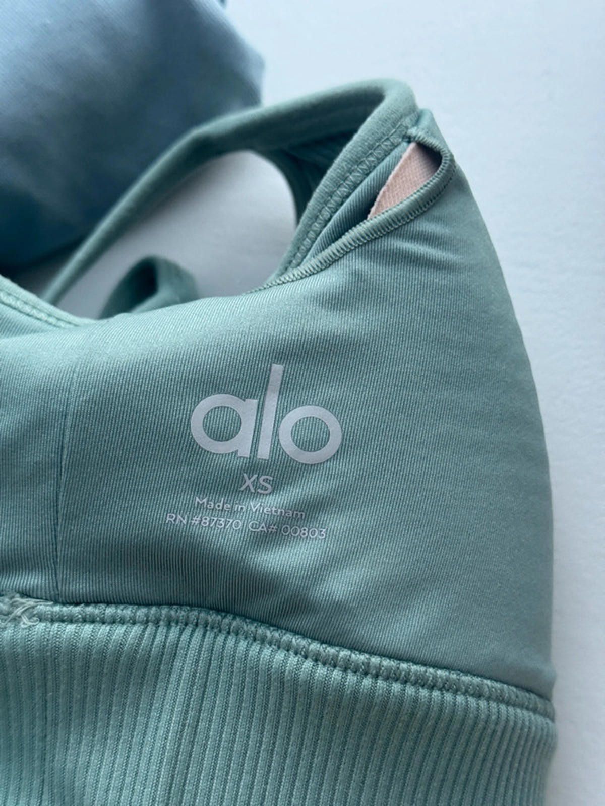 Other Alo Yoga Green sports bra Size ONE SIZE - 6 Thumbnail
