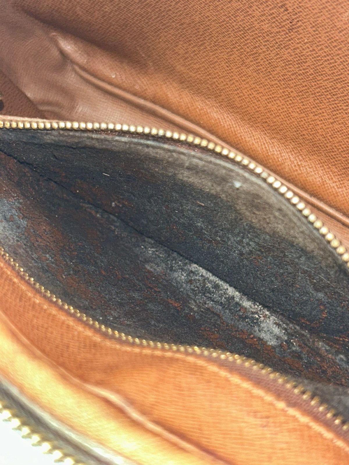 Louis Vuitton Louis Vuitton Monogram Toiletry Bag Size ONE SIZE - 9 Thumbnail
