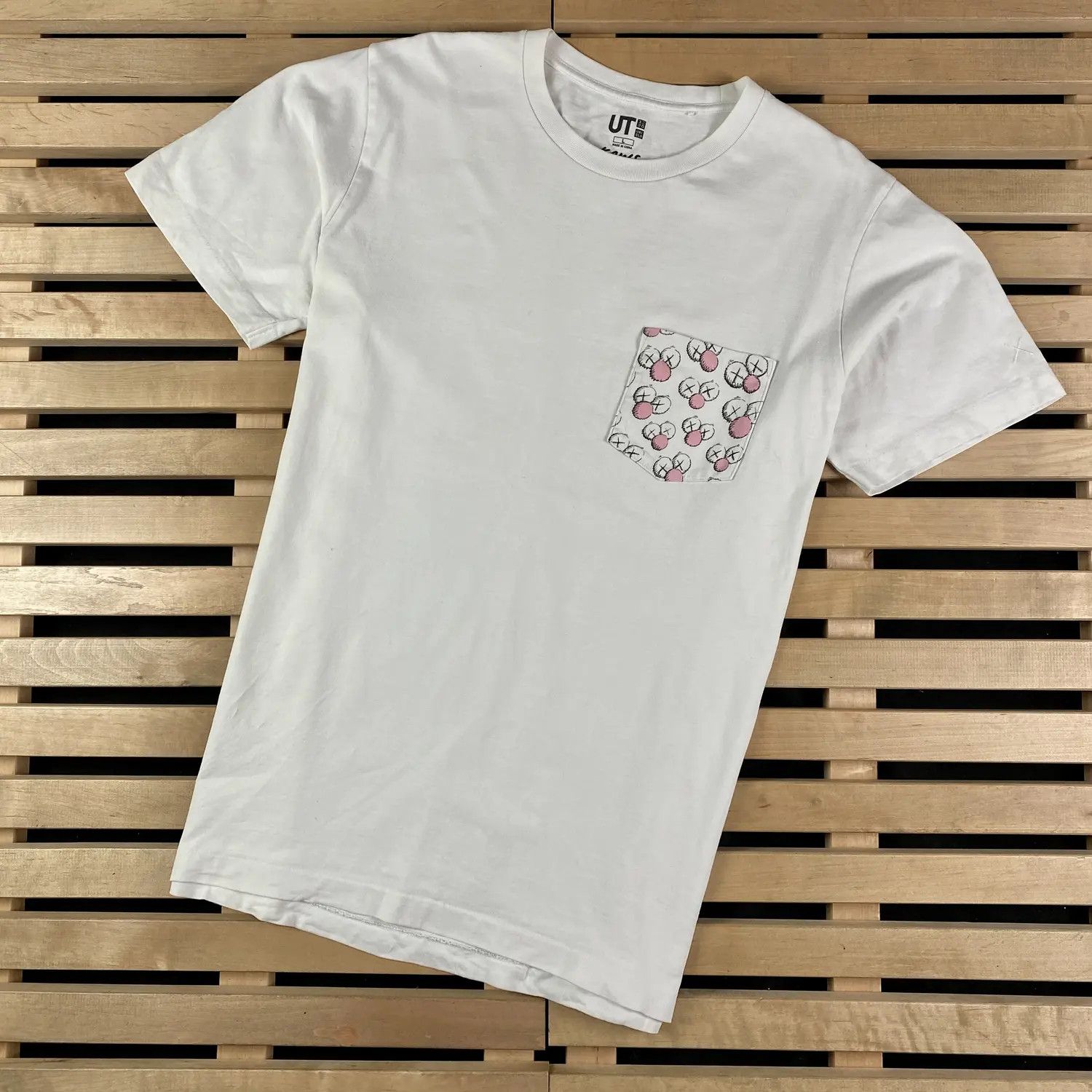 Kaws Mens T-Shirt Uniqlo x Kaws Big Print Size L Size US L / EU 52-54 / 3 - 1 Thumbnail