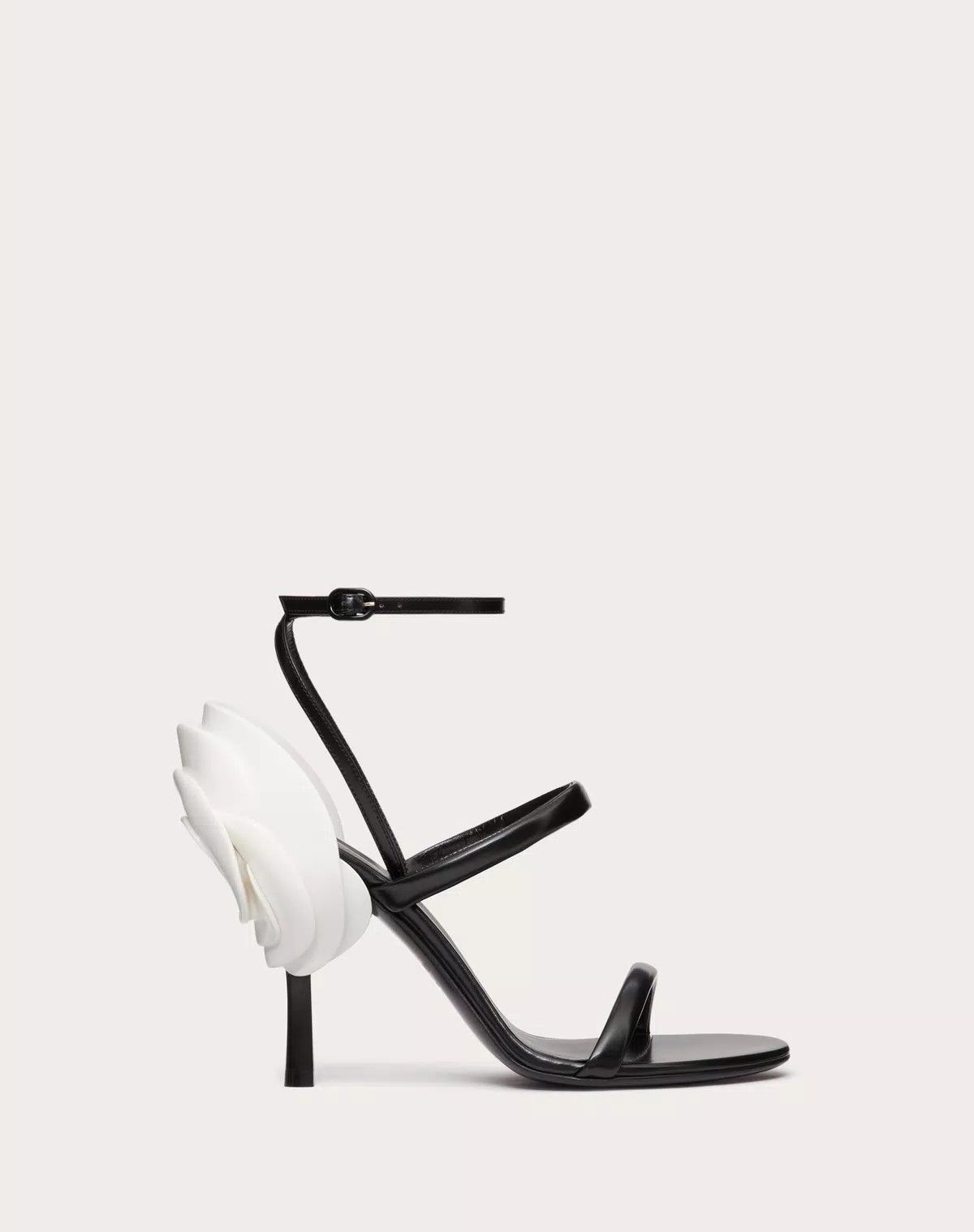 Valentino o1s1wg110426 Rroserouche Sandals 1959 in Calfskin in Black Size US 7 / IT 37 - 1 Thumbnail
