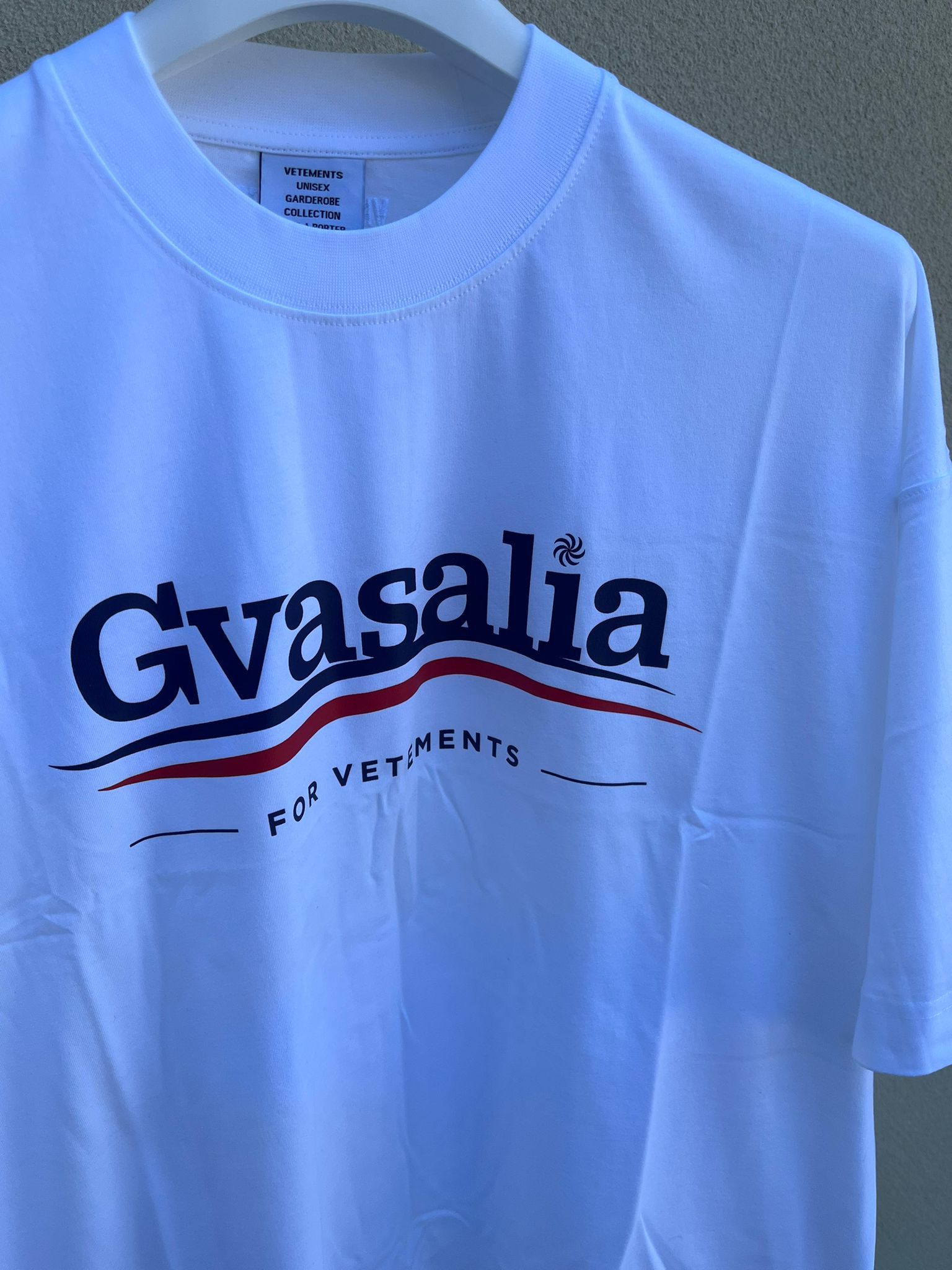 Vetements Gvasalia For Vetements Logo T-Shirt in White Size US M / EU 48-50 / 2 - 5 Thumbnail