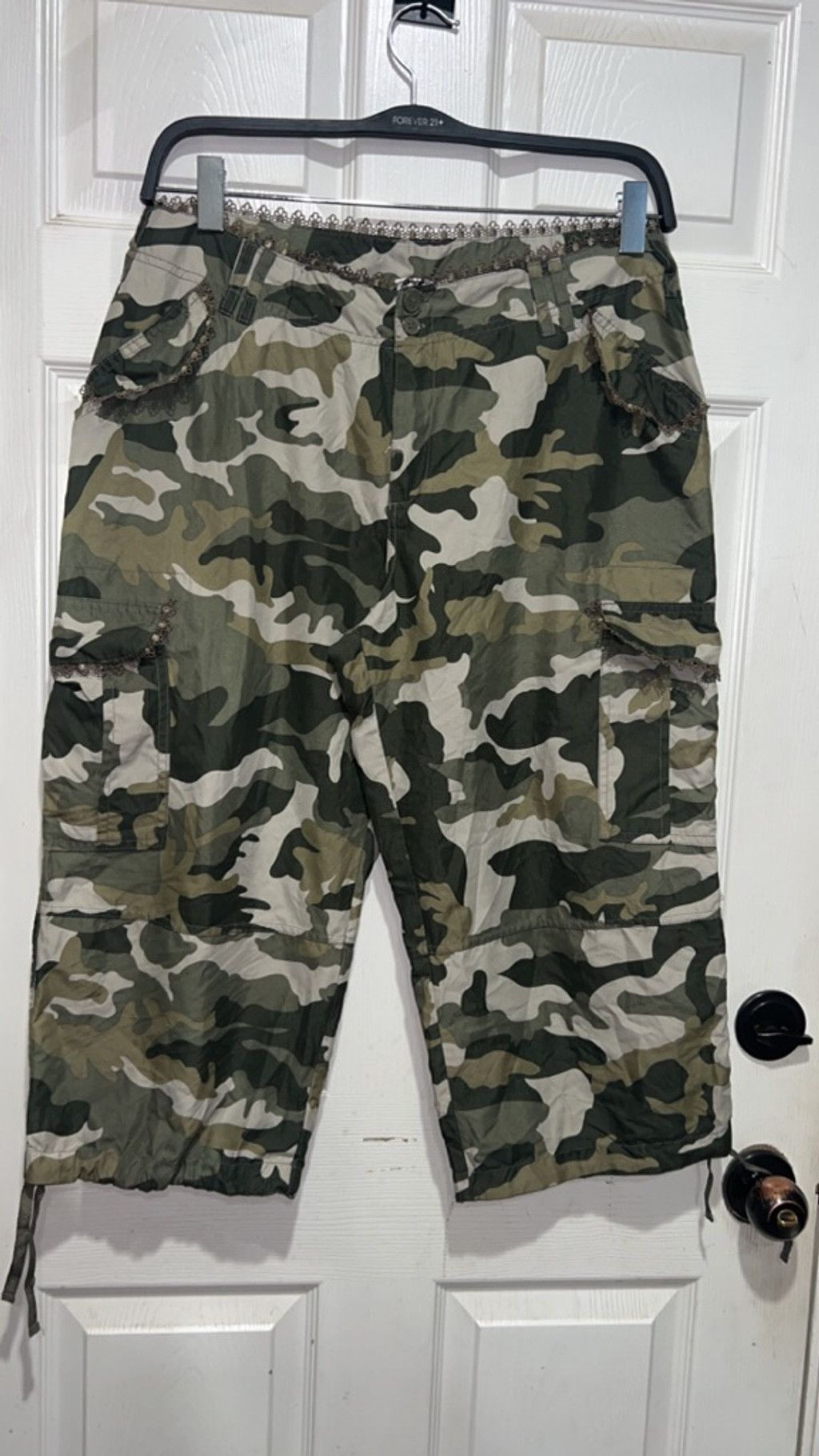 Cartoon Network Women's Cato Camo Cargo Shorts L Green Beige Size 33" - 1 Thumbnail