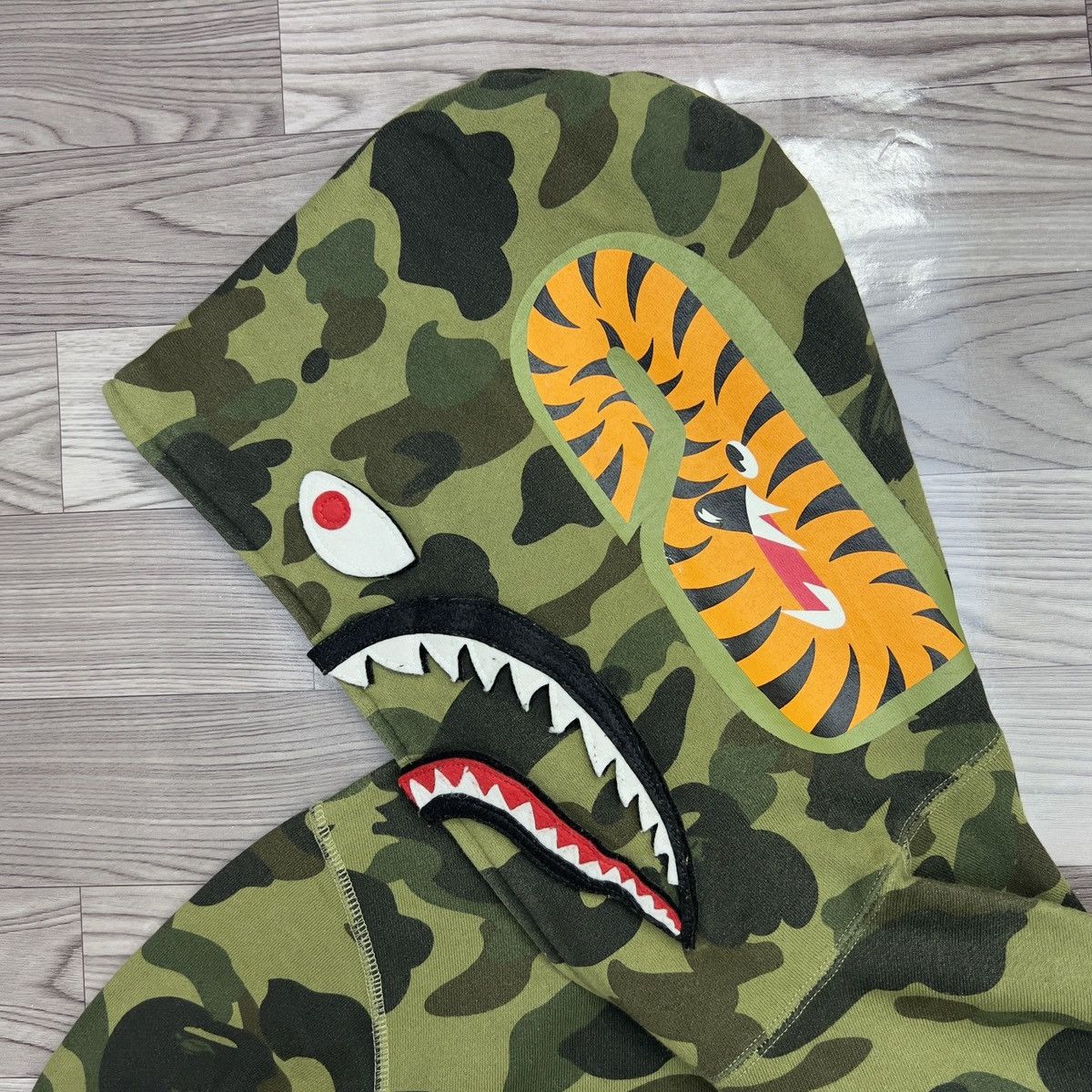 Bape Bape Shark Hoodie With Removable Patches Size L Size US L / EU 52-54 / 3 - 20 Thumbnail