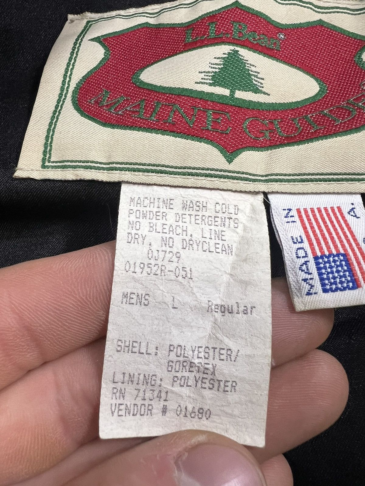 L.L. Bean × Realtree Vintage LL Bean Woodland Camo Hunting Jacket GoreTex USA Size US L / EU 52-54 / 3 - 8 Thumbnail
