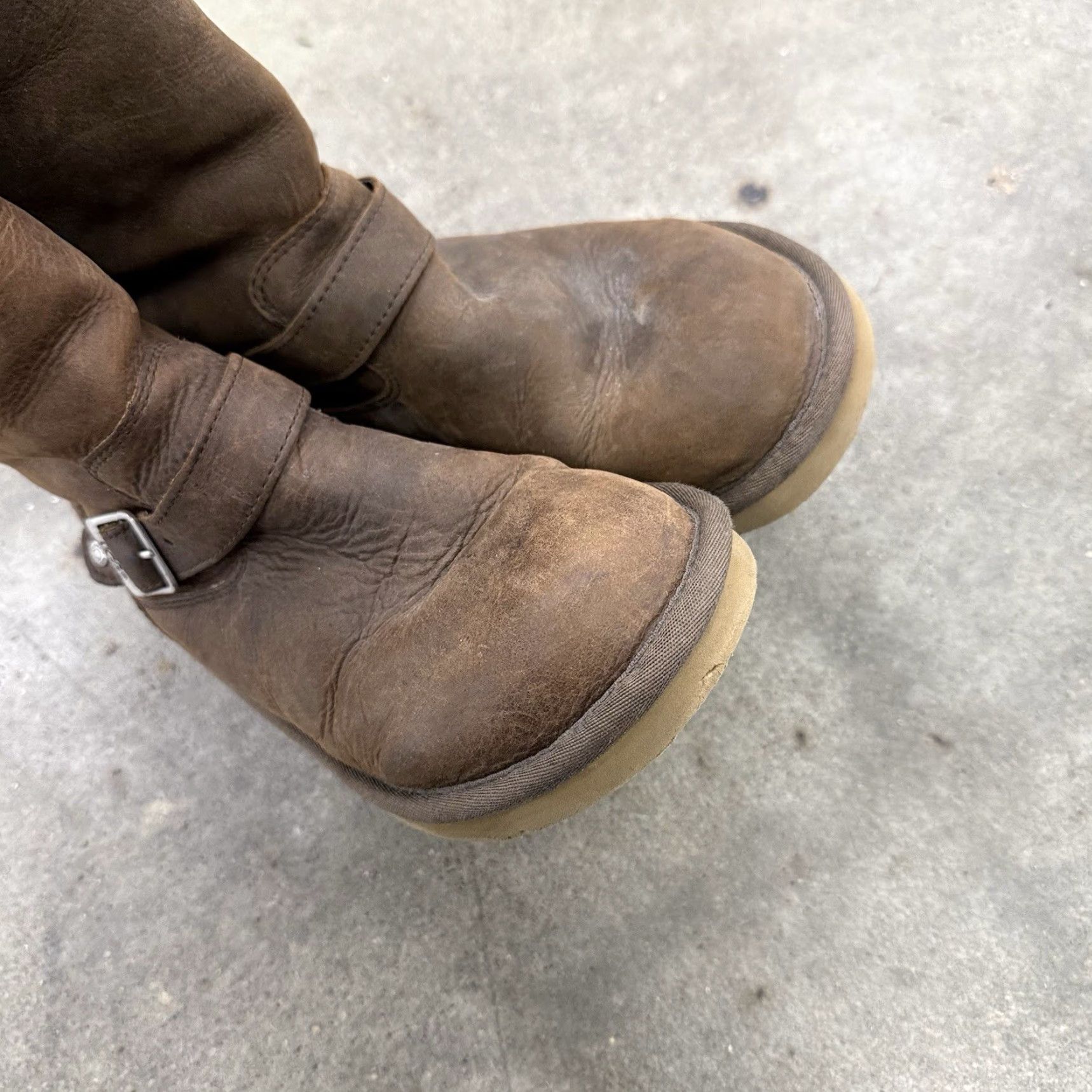 Ugg UGG Boots Women 8 5678 Kensington Brown Leather Shearling Lined Buckle Moto Size US 7 / IT 37 - 3 Thumbnail