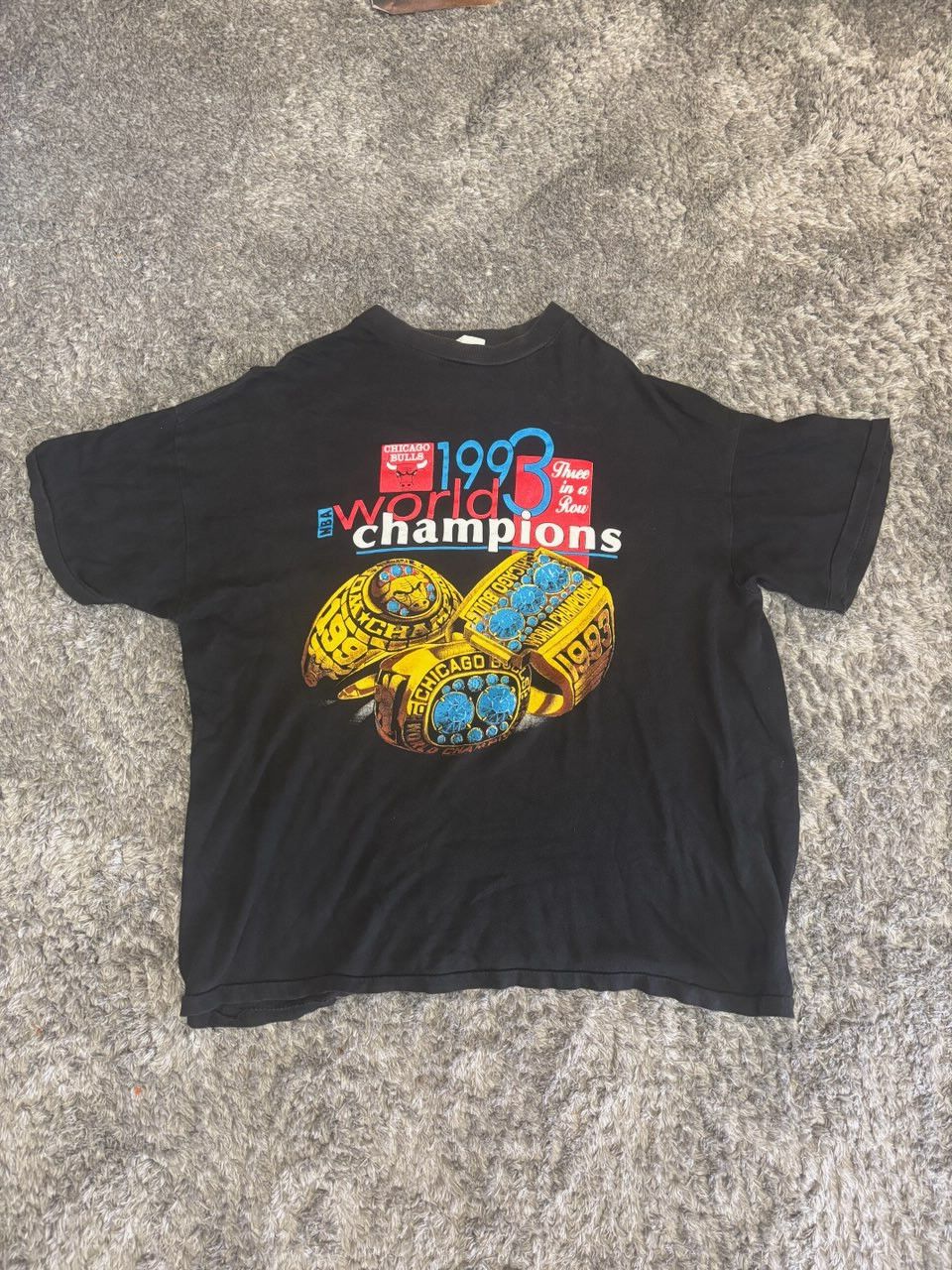 Vintage 1993 VTG Chicago Bulls “Three in a Row” Championship Tee Size US L / EU 52-54 / 3 - 1 Thumbnail