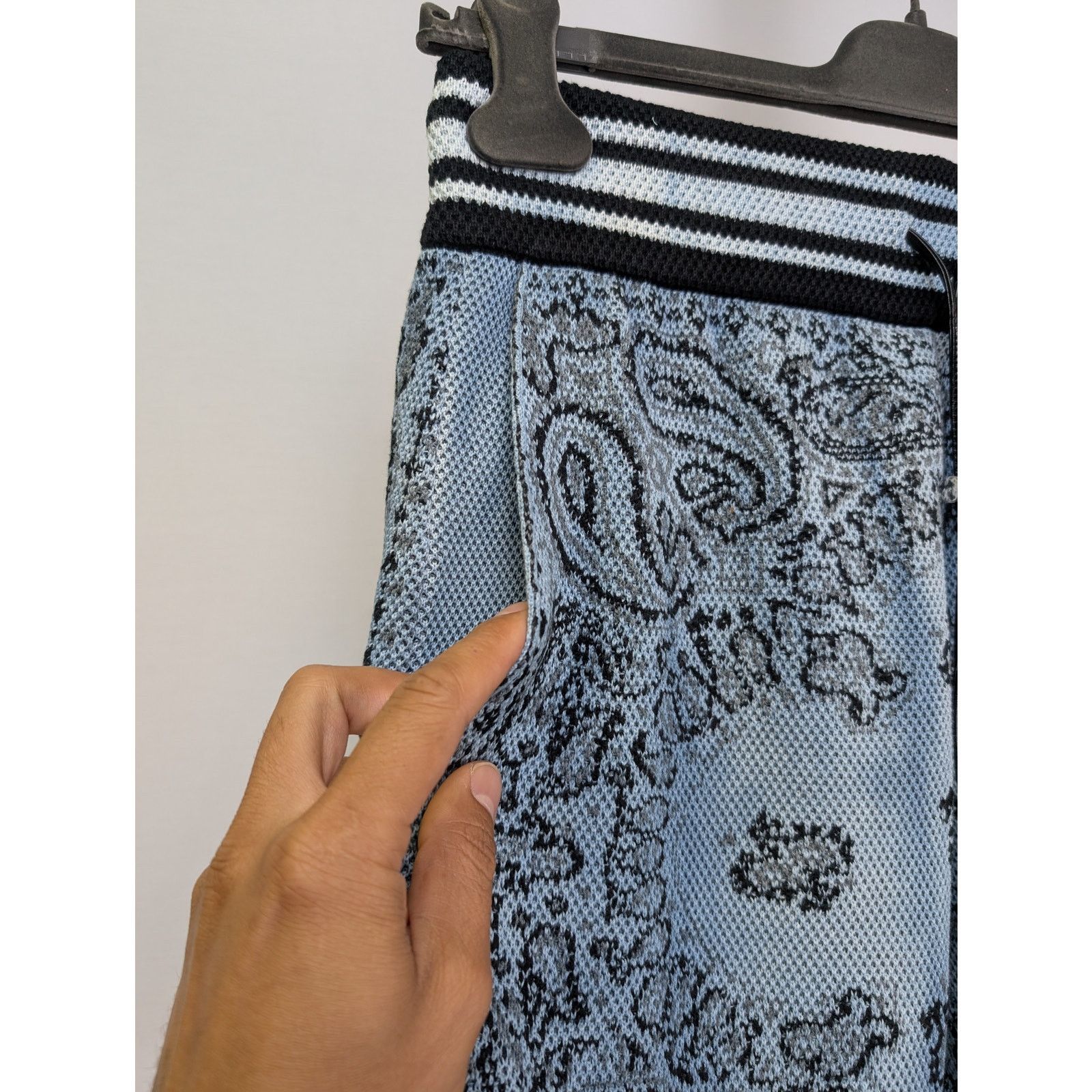 Amiri o1rshd1 Bandana Basketball Short in Blue Size US 36 / EU 52 - 3 Thumbnail