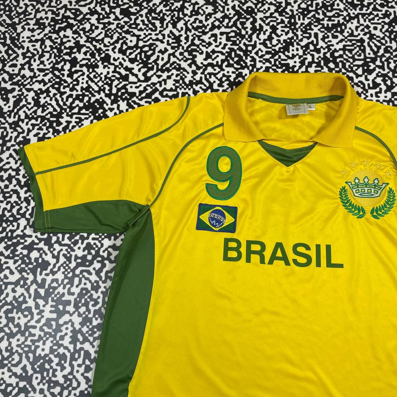 Vintage Vintage Y2K Brasil 9 Ronaldo Retro Soccer Jersey World Cup Size US L / EU 52-54 / 3 - 5 Thumbnail