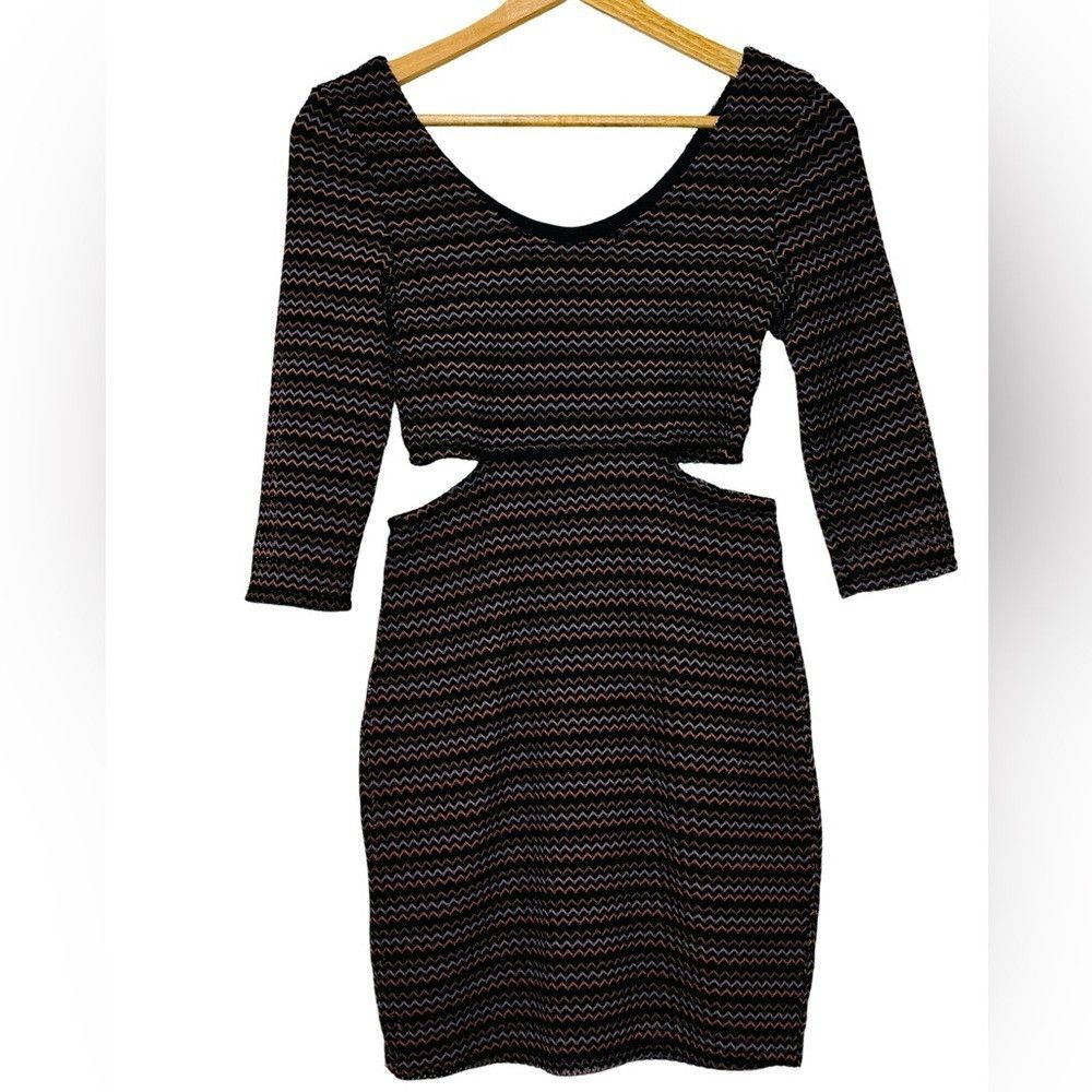 Lovers and Friends Lovers+Friends Love Connection Cutout Chevron Dress Size S / US 4 / IT 40 - 5 Thumbnail
