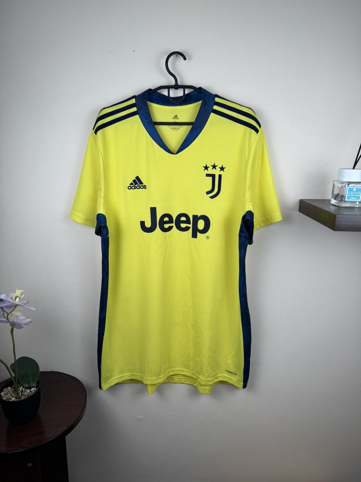 Adidas Juventus 2020 Home GK Goalkeeper football Shirt Jersey XL Size US XL / EU 56 / 4 - 1 Thumbnail