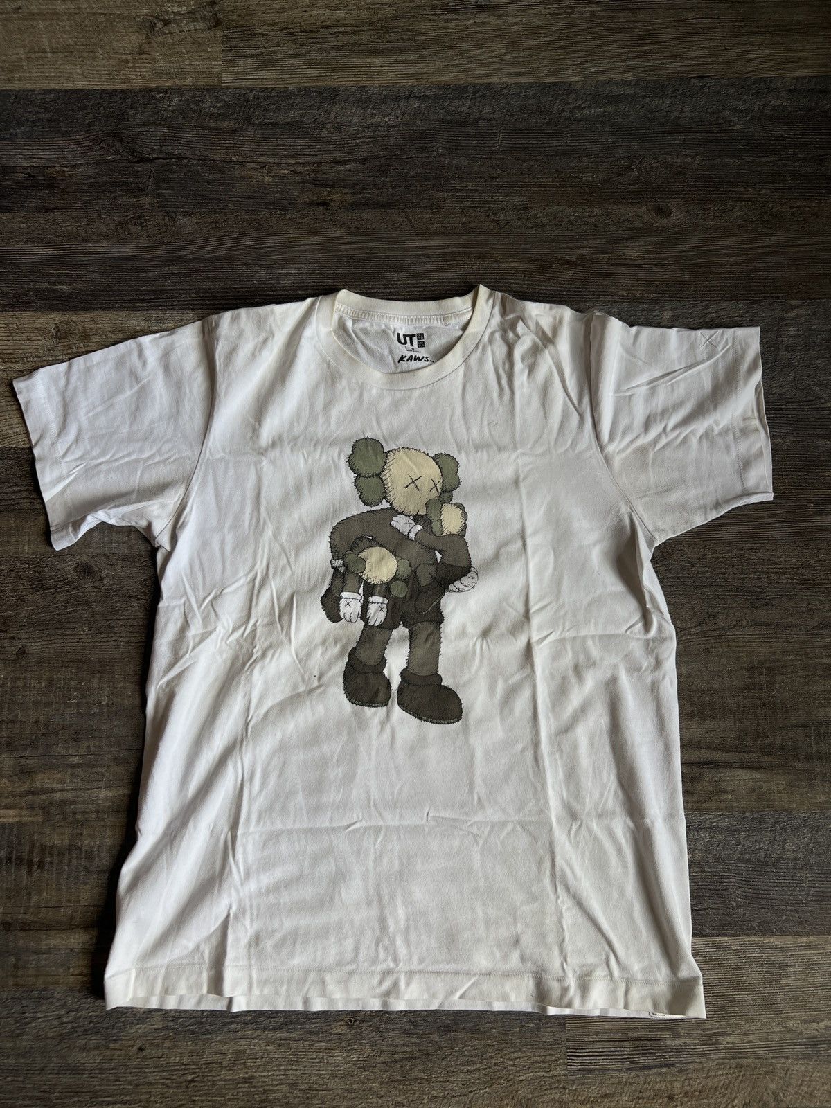 Kaws Uniqlo X Kaws Size US S / EU 44-46 / 1 - 1 Thumbnail