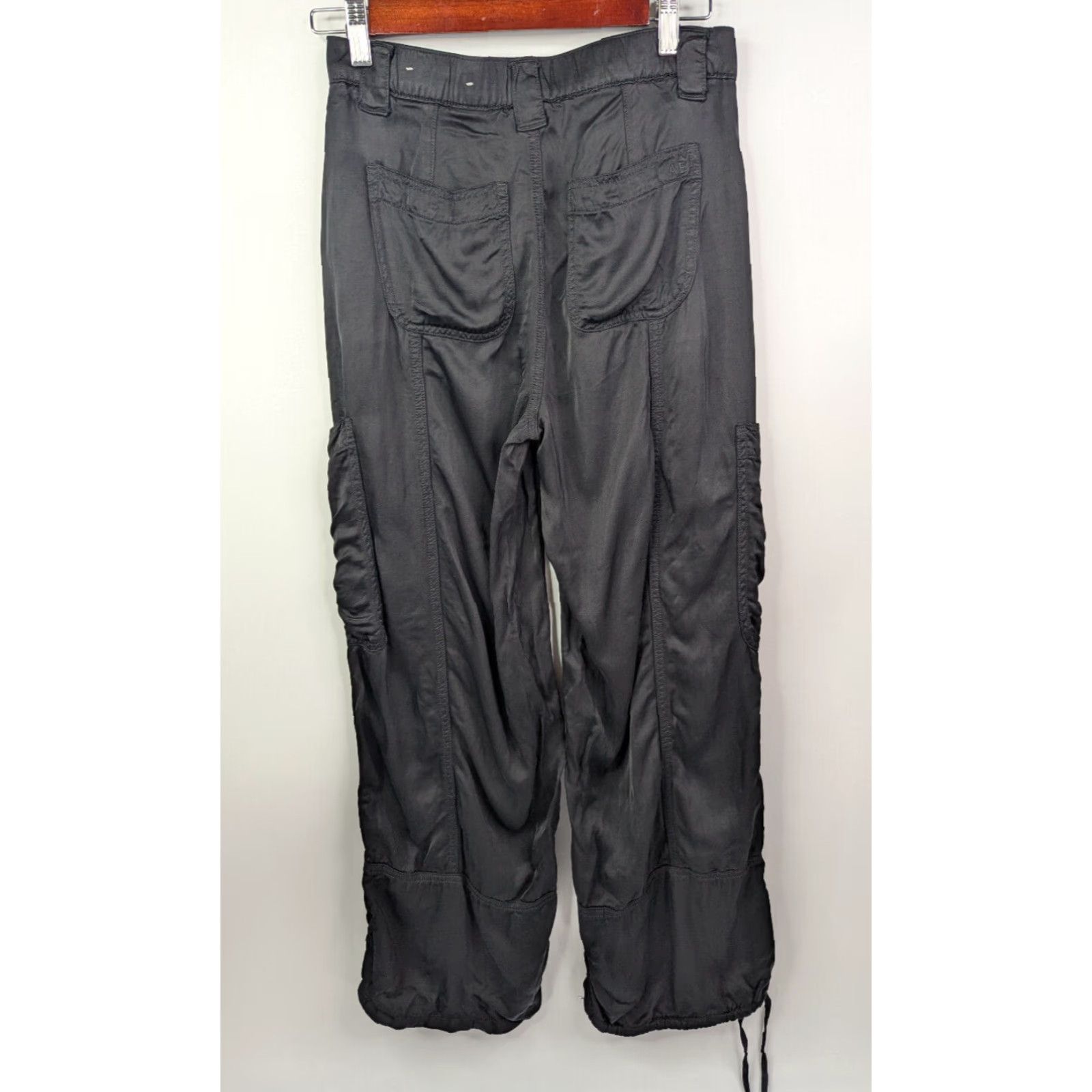 American Eagle Outfitters American Eagle Baggy Cargo Jogger Pants Short 00 Black Womens Size 24" / US 00 / IT 34 - 5 Thumbnail