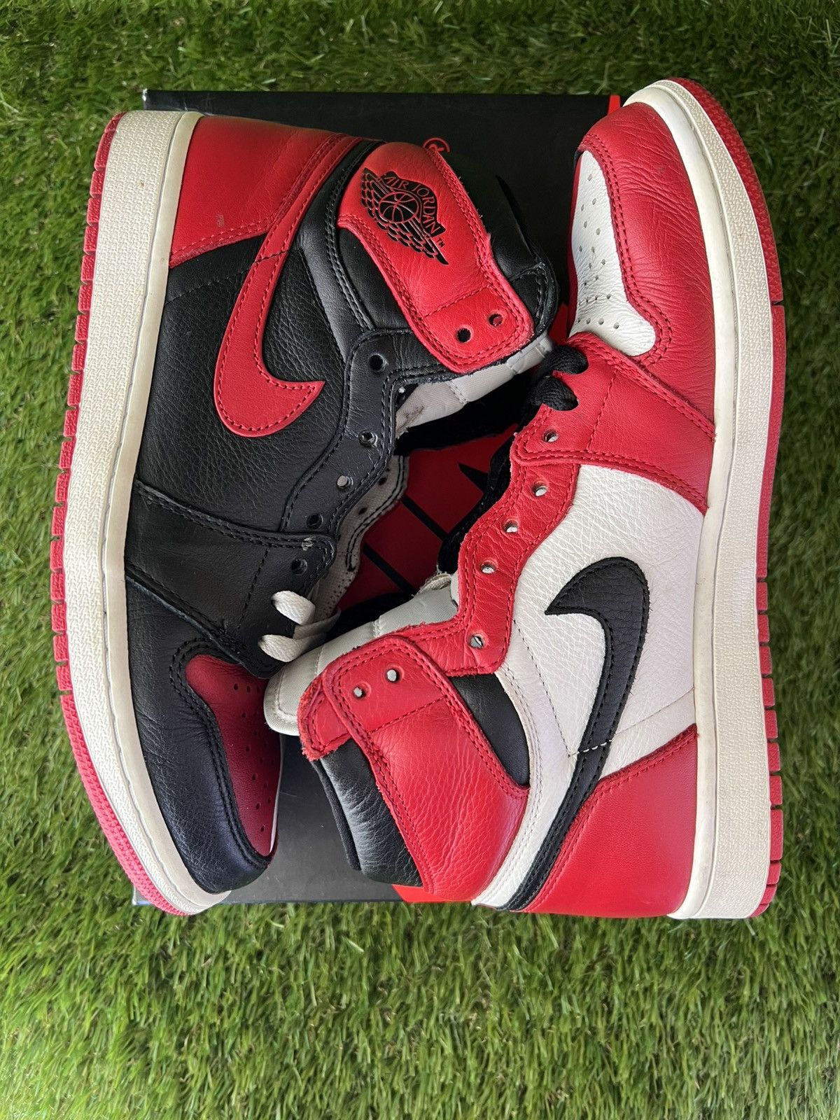 Jordan Brand Air Jordan 1 High Homage to Home Size US 10 / EU 43 - 2 Thumbnail