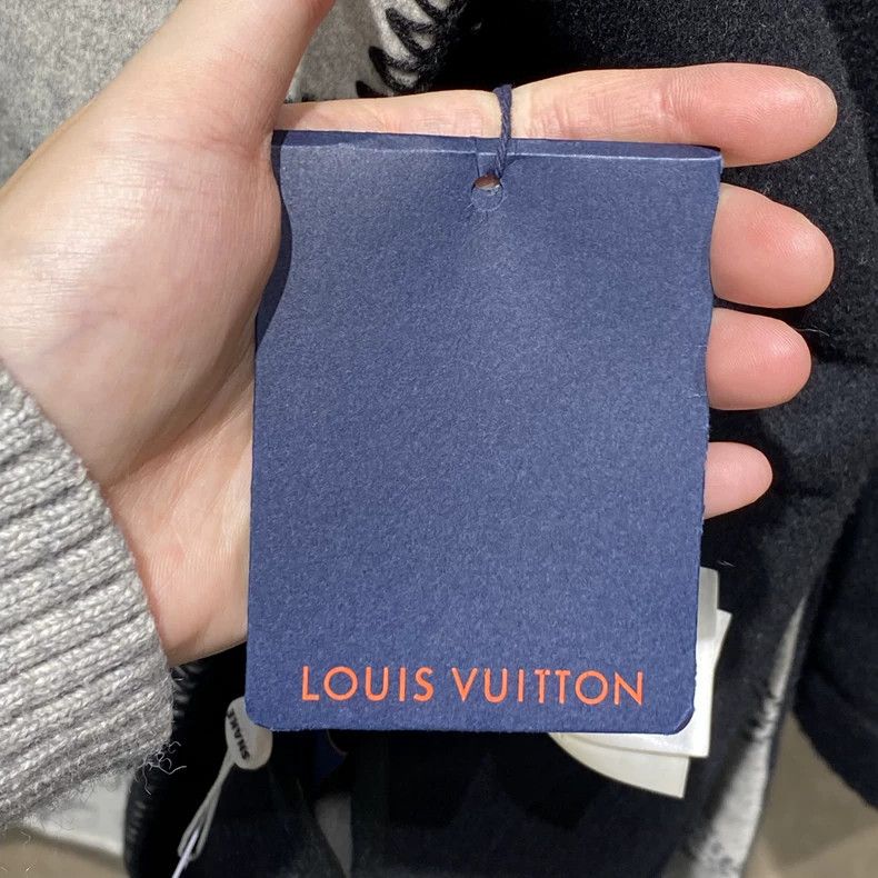 Louis Vuitton Louis Vuitton Black and grey big presbyopia double-faced c Size M / US 6-8 / IT 42-44 - 7 Thumbnail