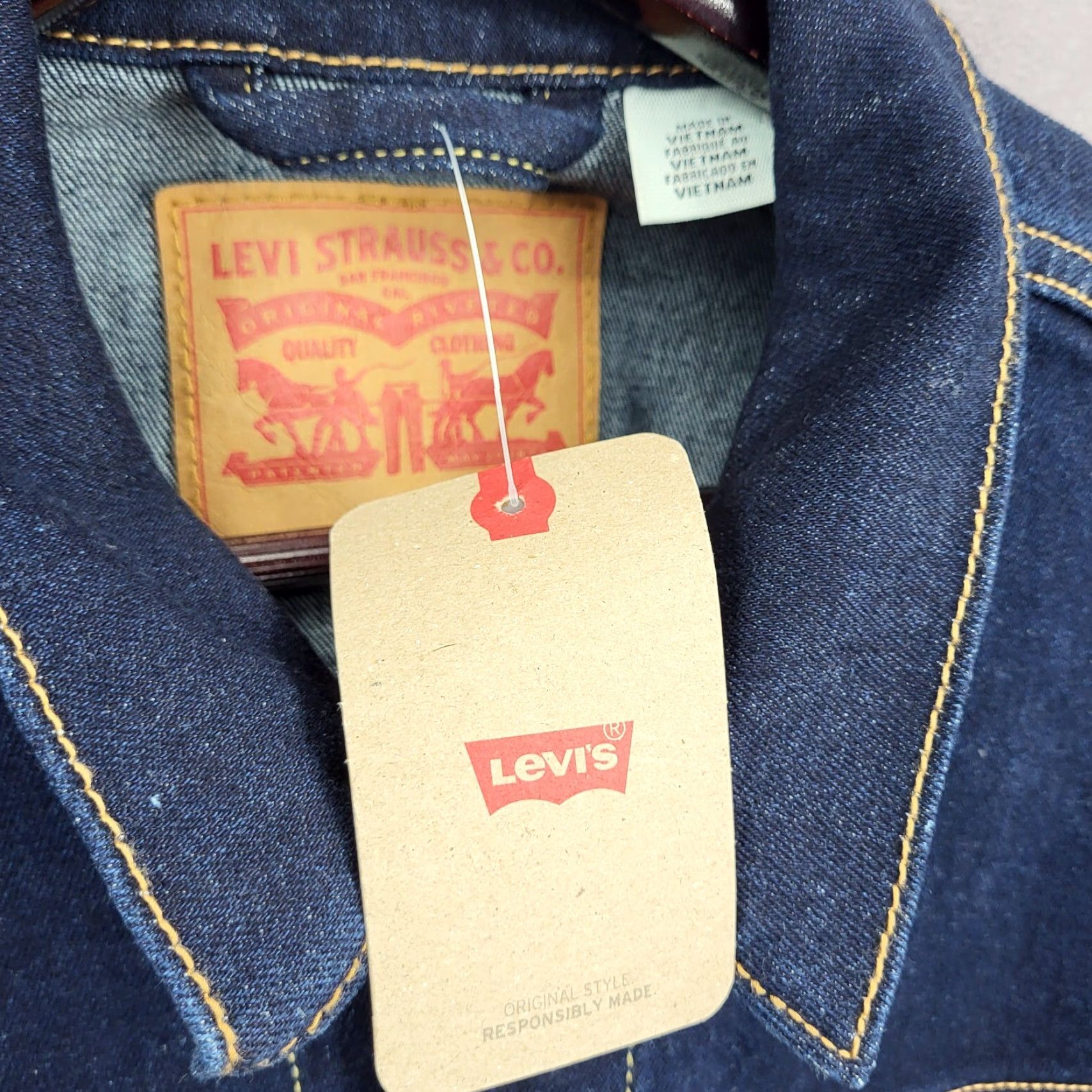 Levi's VINTAGE Levi's Trucker Jacket Mens Medium Blue NWT Dark Wash 90s Classic USA Jacket/Coat Short Chest 46 Mens Regular Size US M / EU 48-50 / 2 - 6 Thumbnail