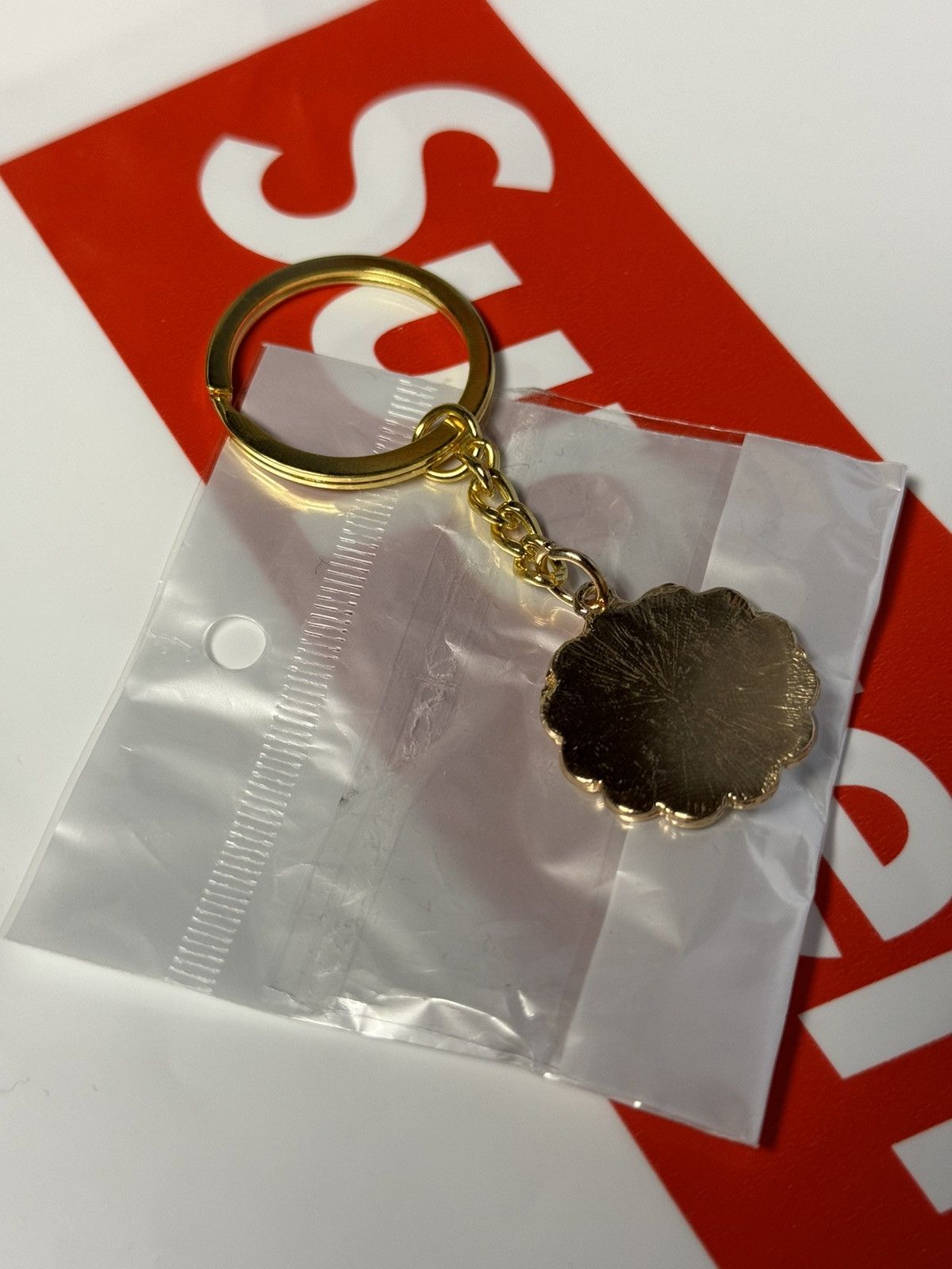 Takashi Murakami Takashi Murakami ComplexCon & The NTWRK Gold Keychain Size ONE SIZE - 4 Thumbnail