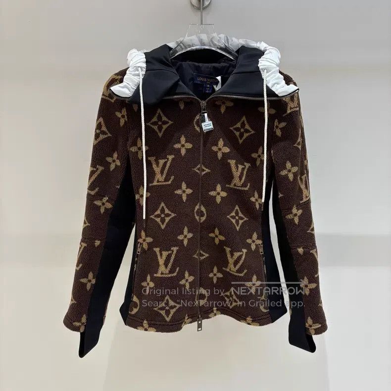 Louis Vuitton Louis Vuitton Brown full logo polar fleece hooded jacket Size XS / US 0-2 / IT 36-38 - 1 Thumbnail