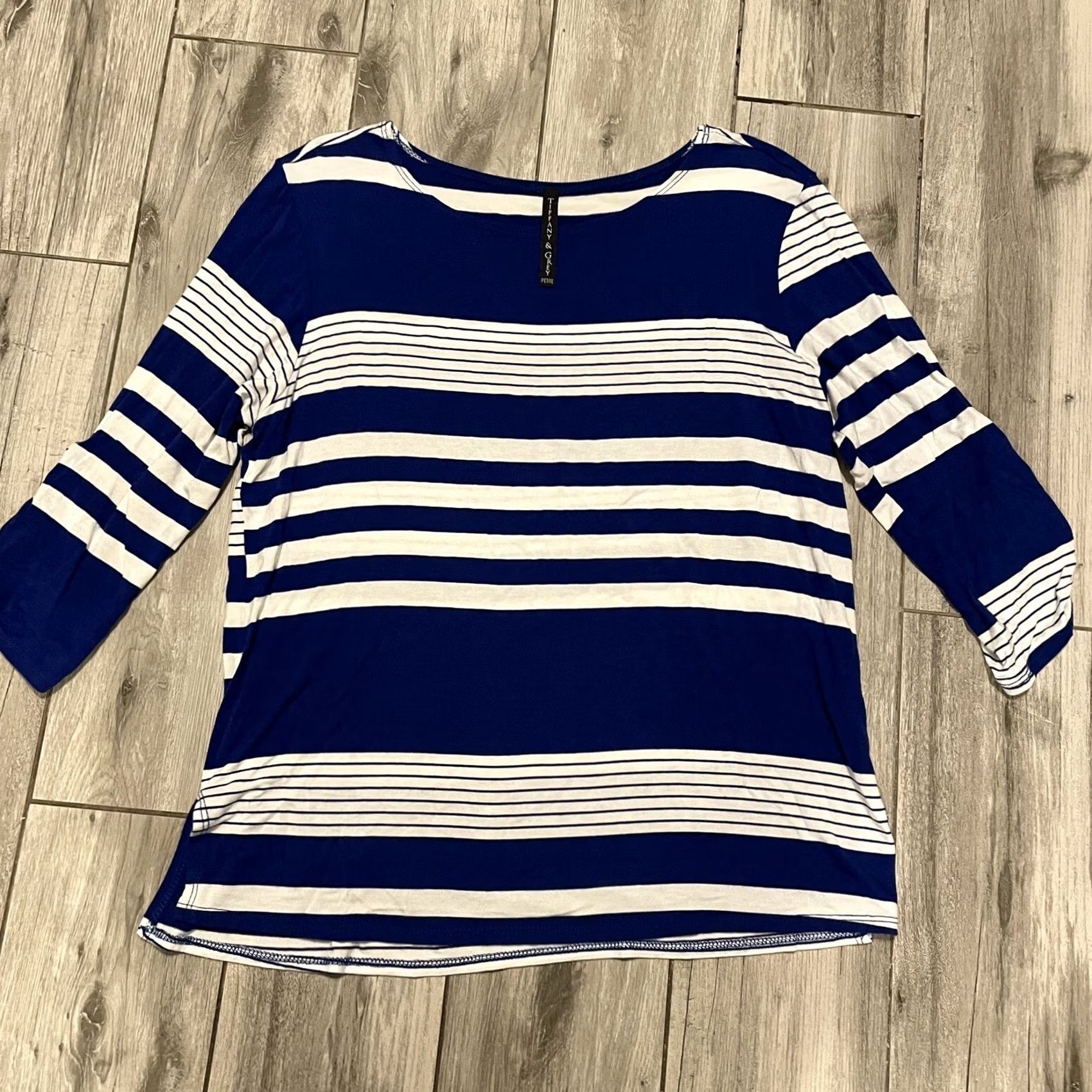 Vintage Tiffany & Grey Top Stretch XL Petite Blue White Stripe 3/4 Sleeve Button Detail Shirt Womens Petite Regular Blue White Stripe 3/4 Sleeve Button Detail Size XL / US 12-14 / IT 48-50 - 2 Thumbnail