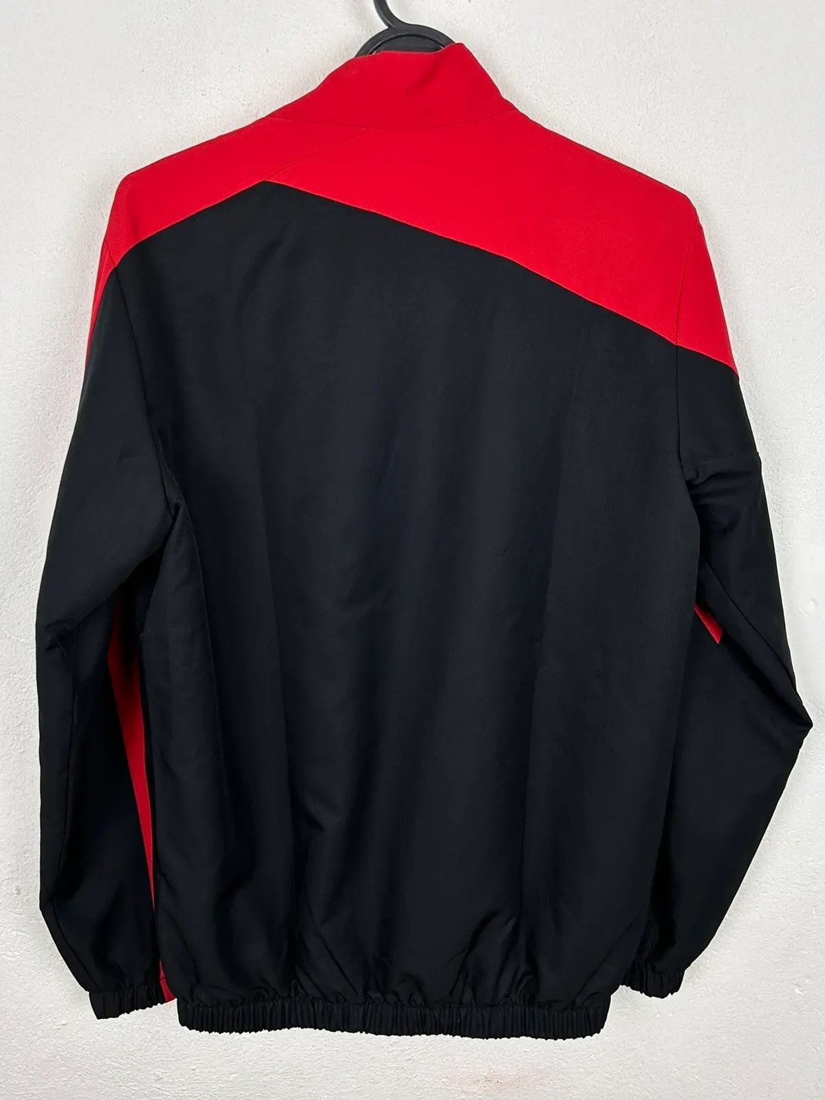 New Balance New Balance Liverpool FC 2015/16 Lightweight Training Jacket Size US S / EU 44-46 / 1 - 5 Thumbnail
